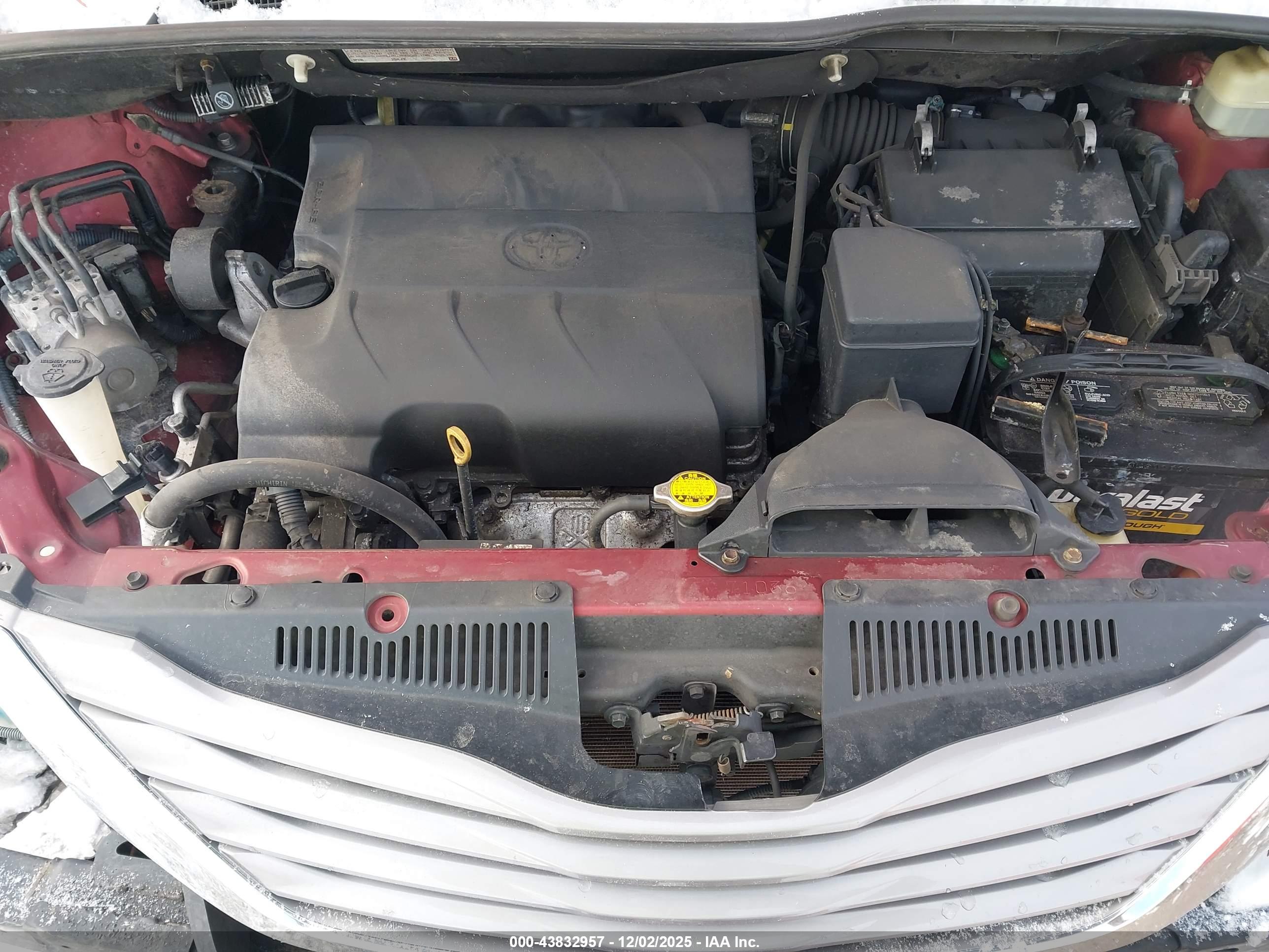 TOYOTA SIENNA image 10