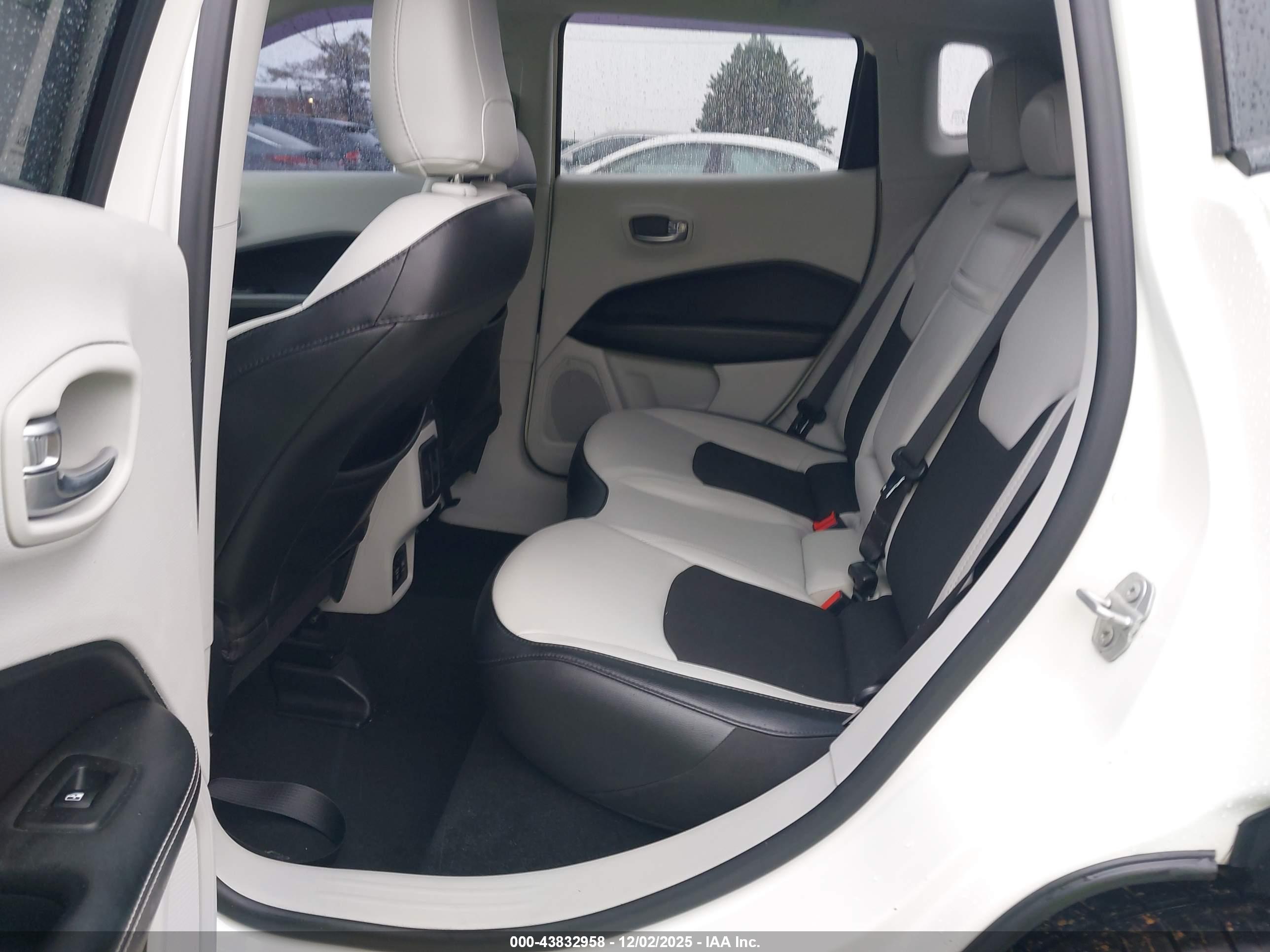 JEEP COMPASS image 8