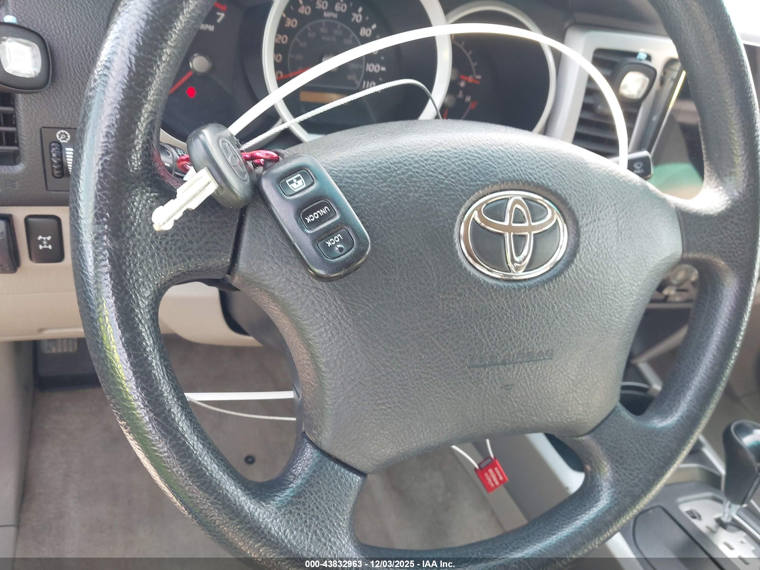 TOYOTA 4RUNNER image 11