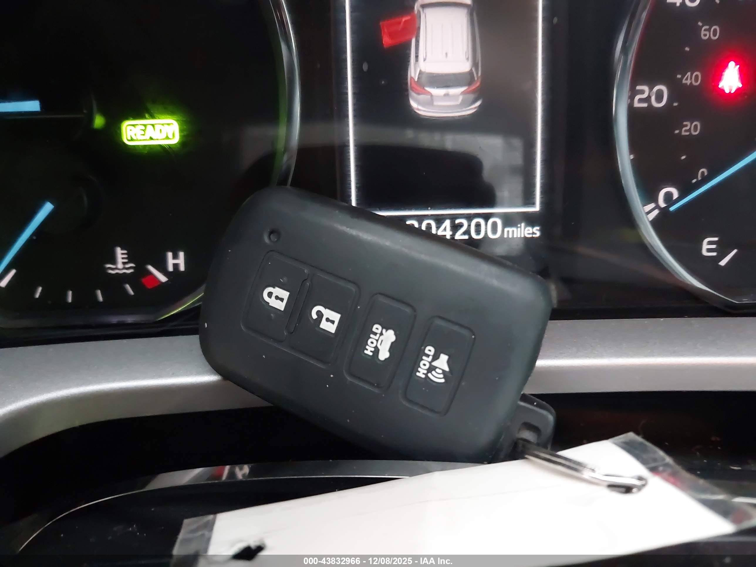TOYOTA RAV4 image 11