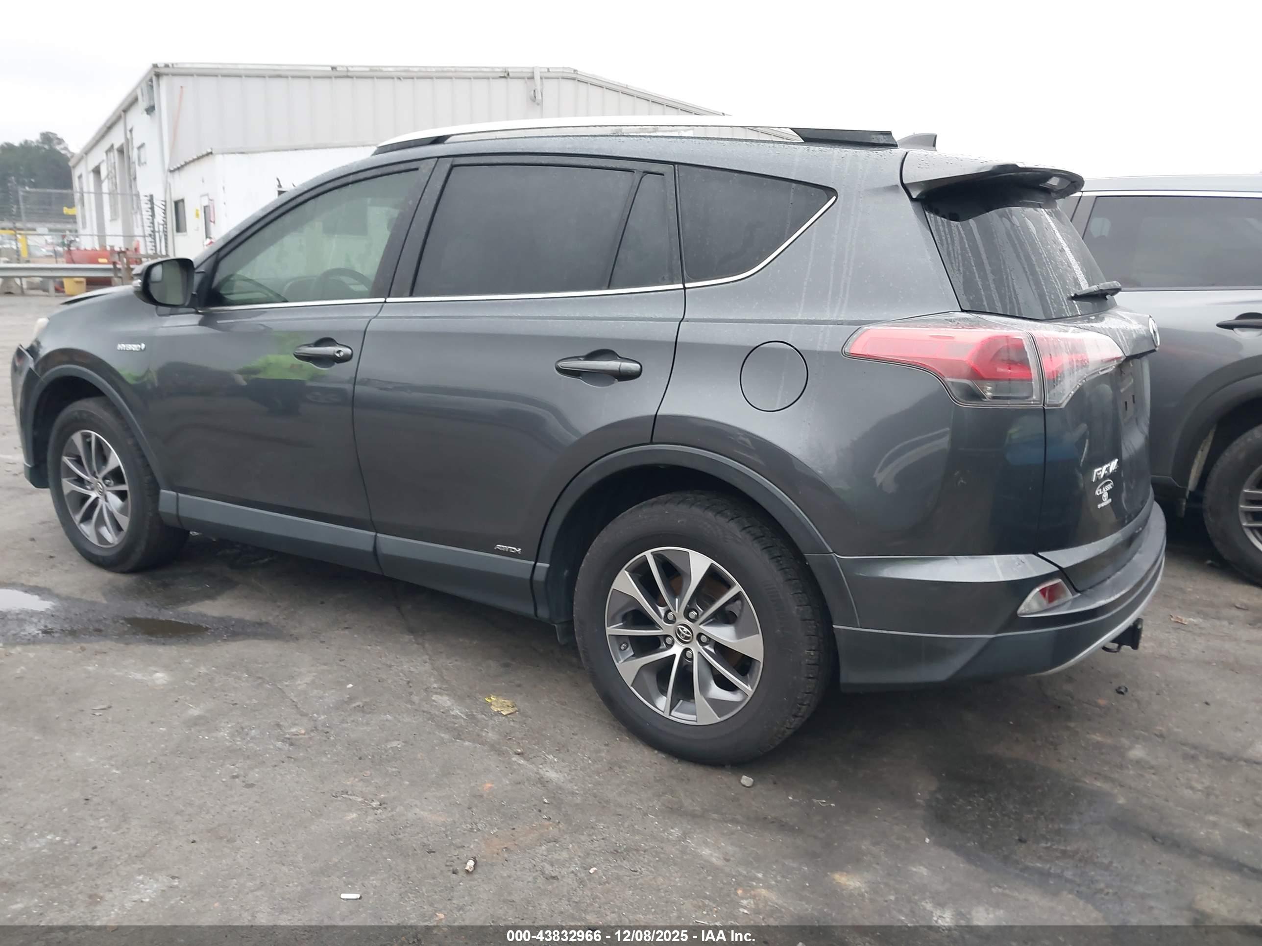 TOYOTA RAV4 image 3