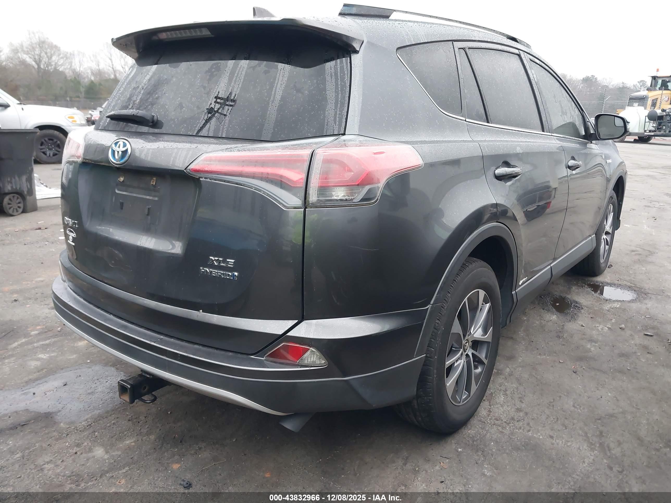 TOYOTA RAV4 image 4