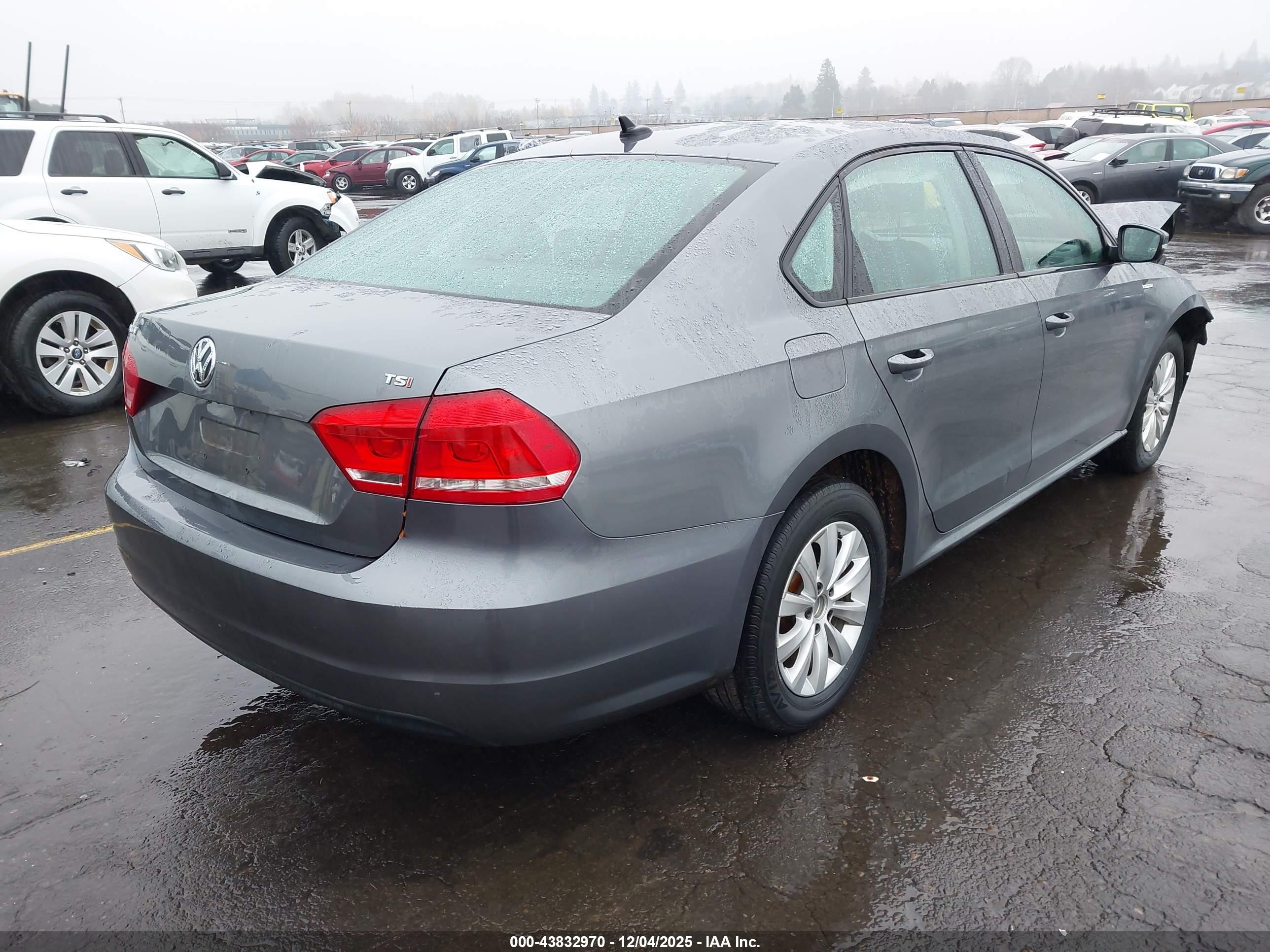 VOLKSWAGEN PASSAT image 4