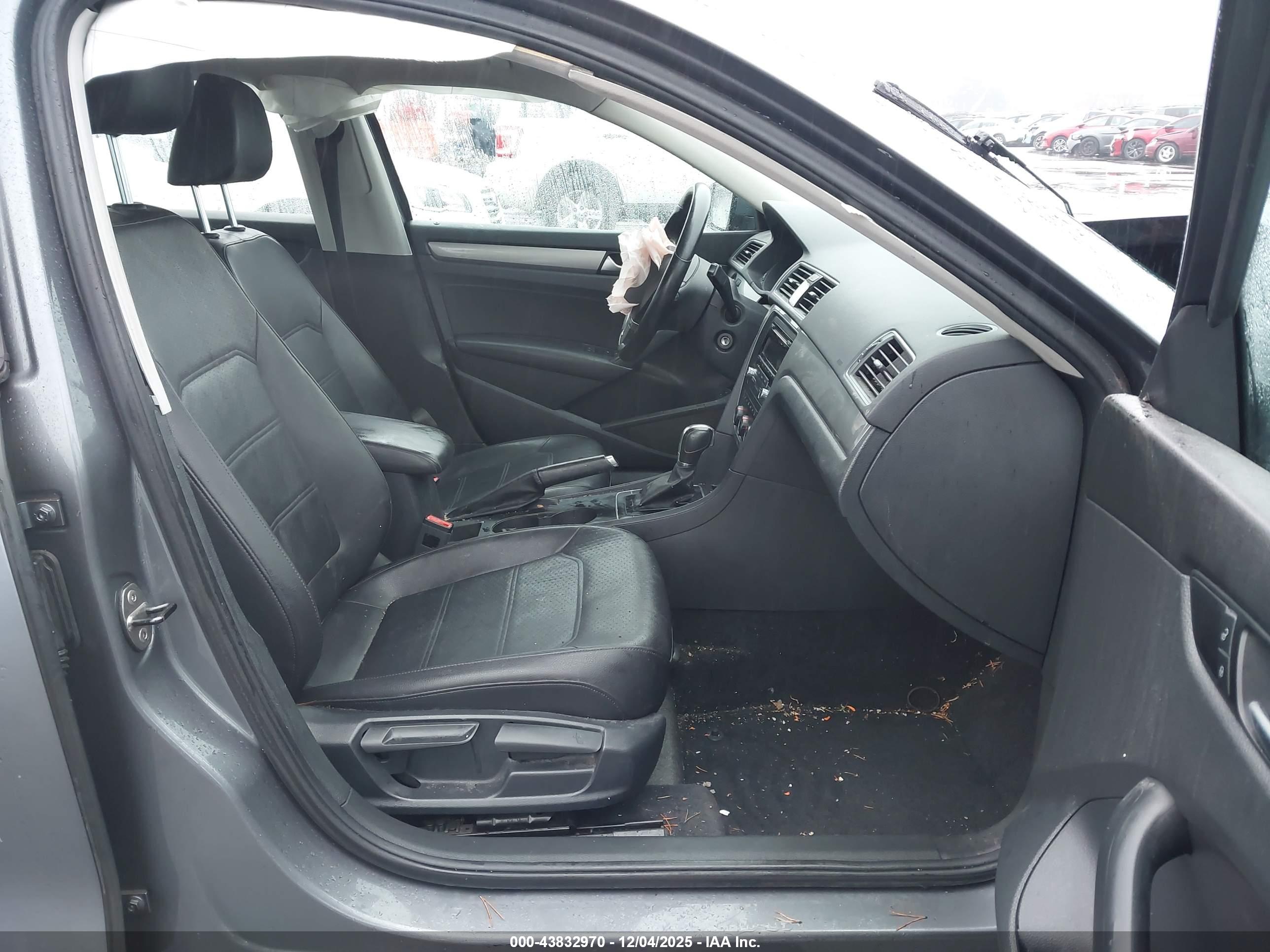 VOLKSWAGEN PASSAT image 5
