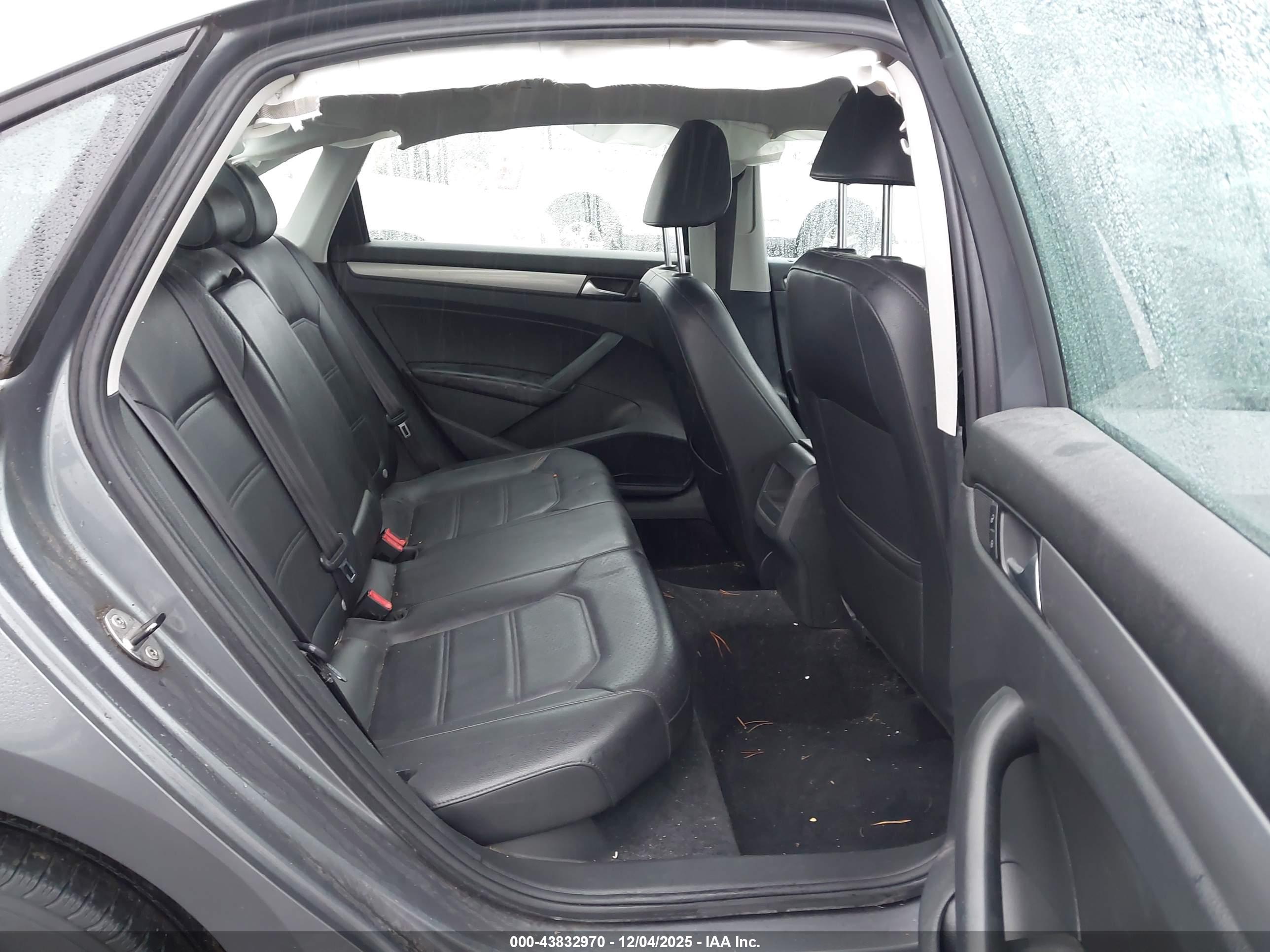 VOLKSWAGEN PASSAT image 8