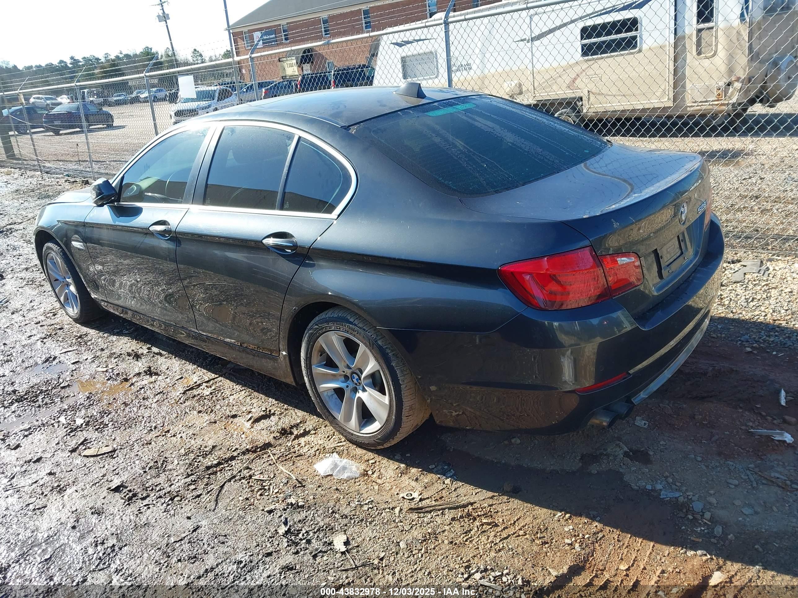 BMW 528I image 3