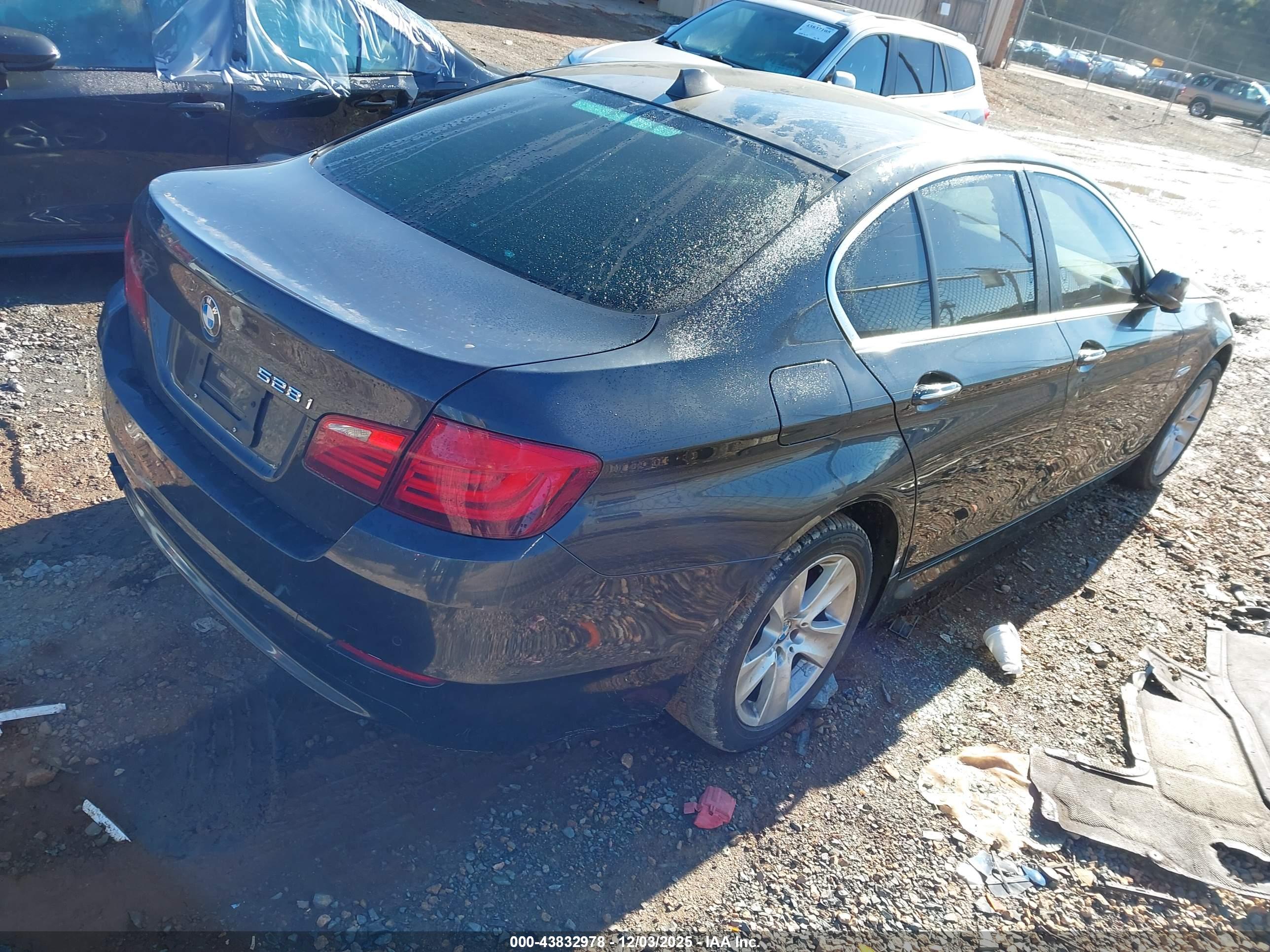 BMW 528I image 4