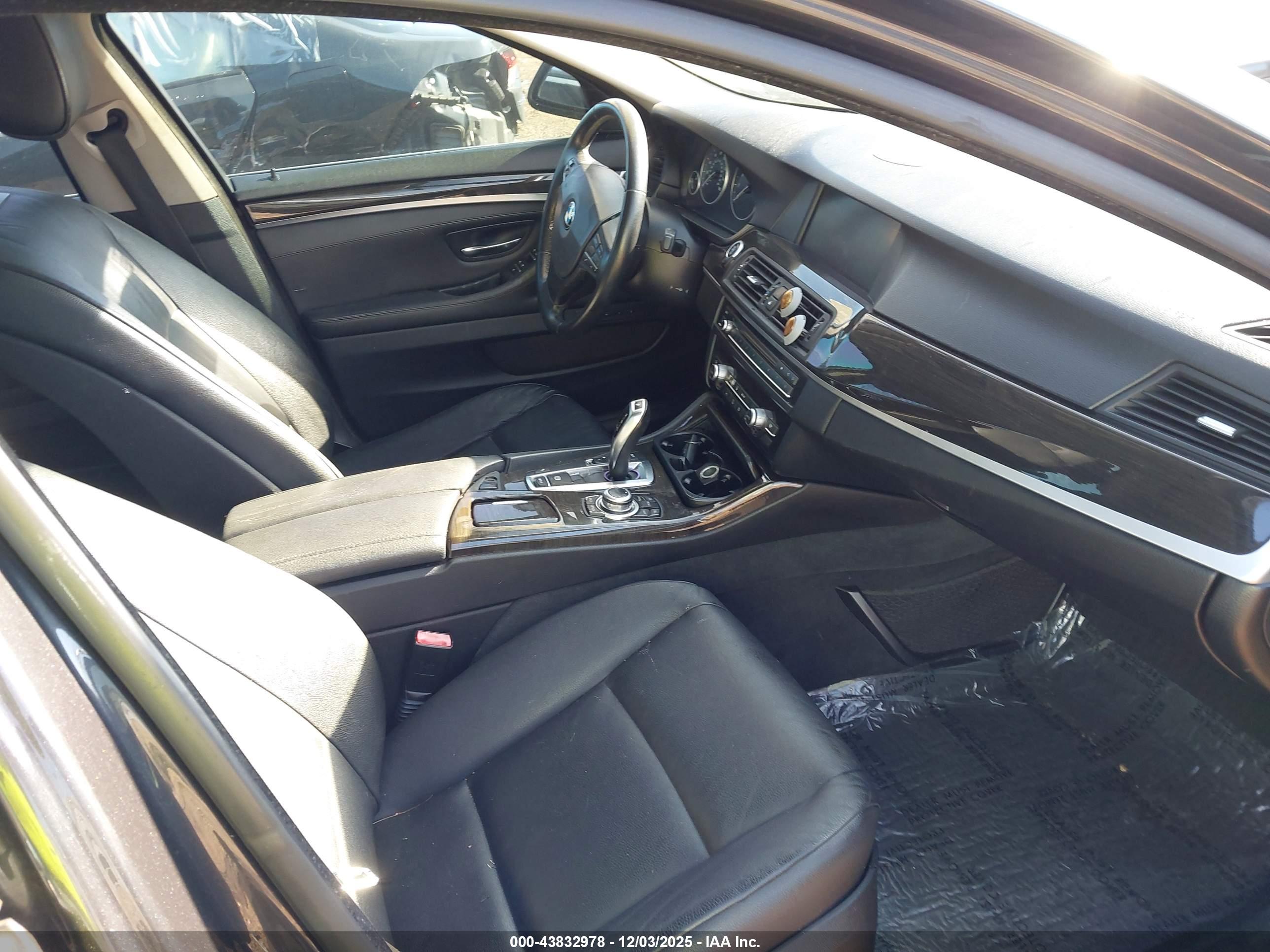 BMW 528I image 5