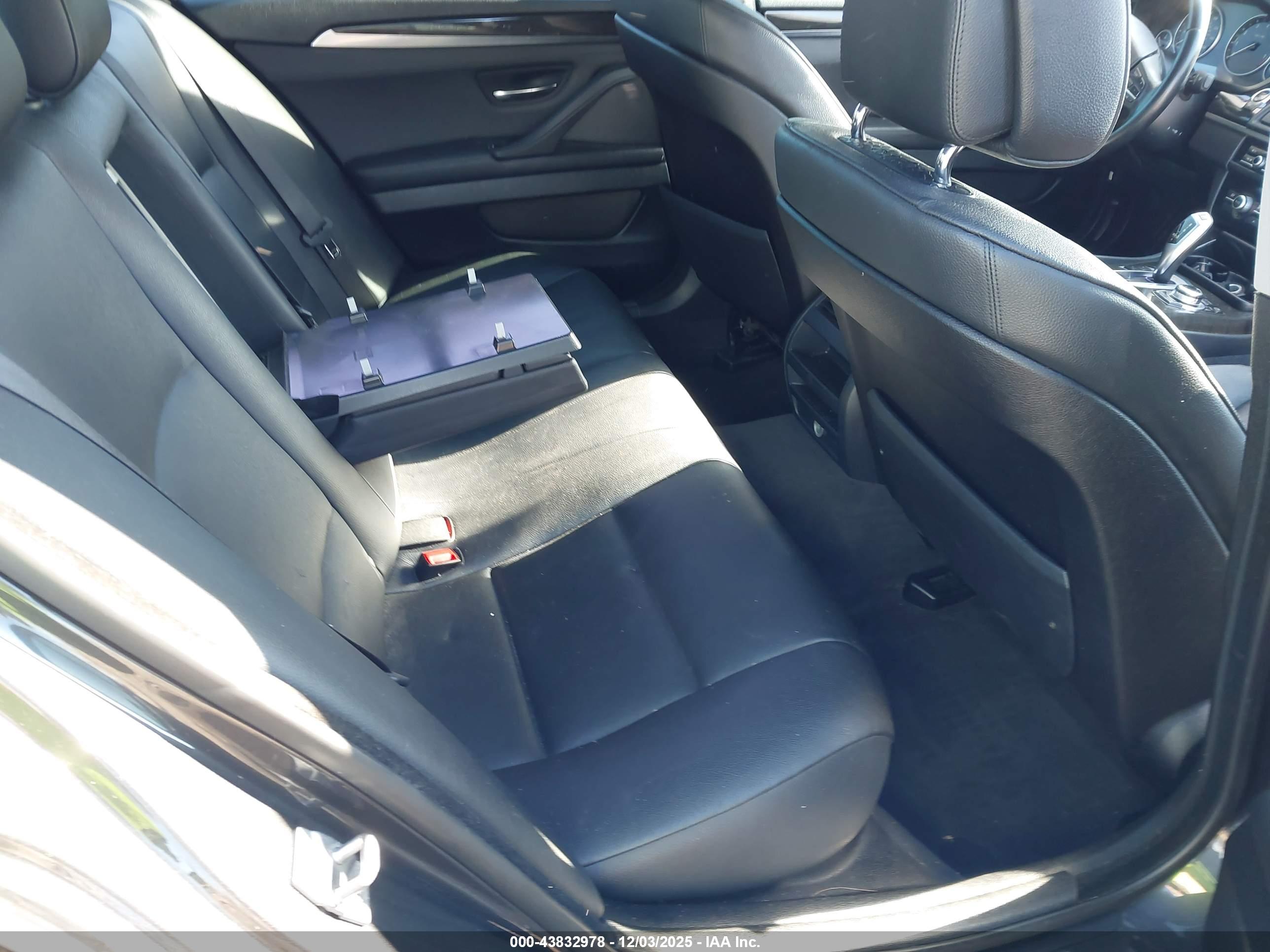 BMW 528I image 8