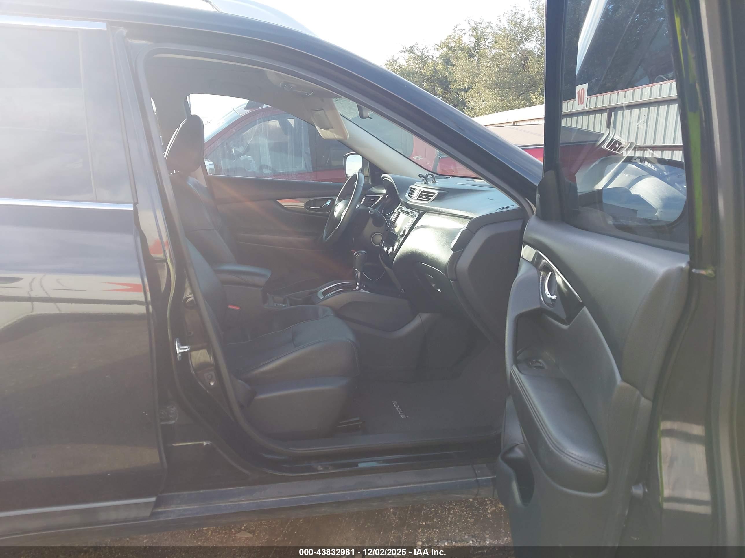 NISSAN ROGUE image 5
