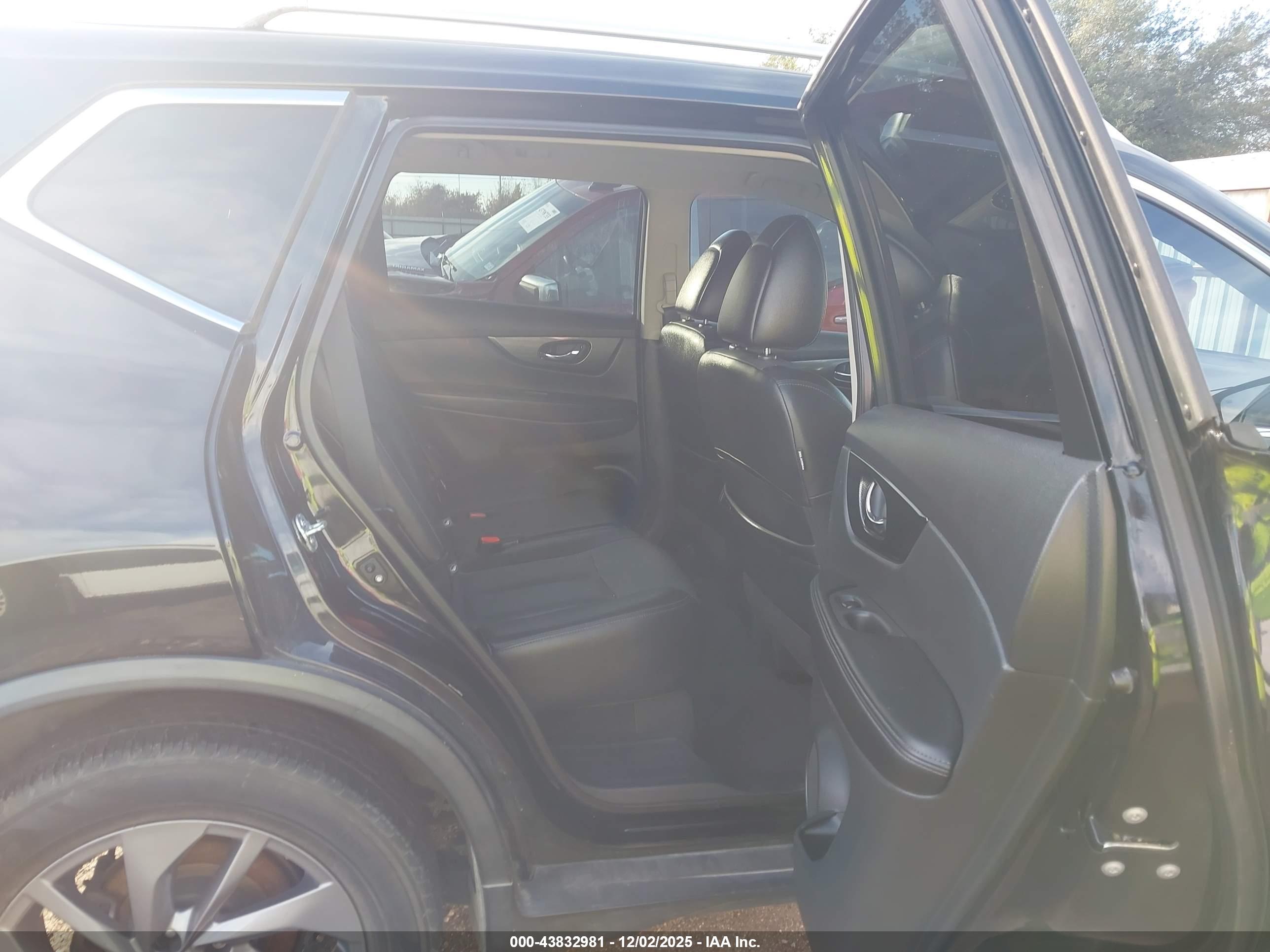 NISSAN ROGUE image 8