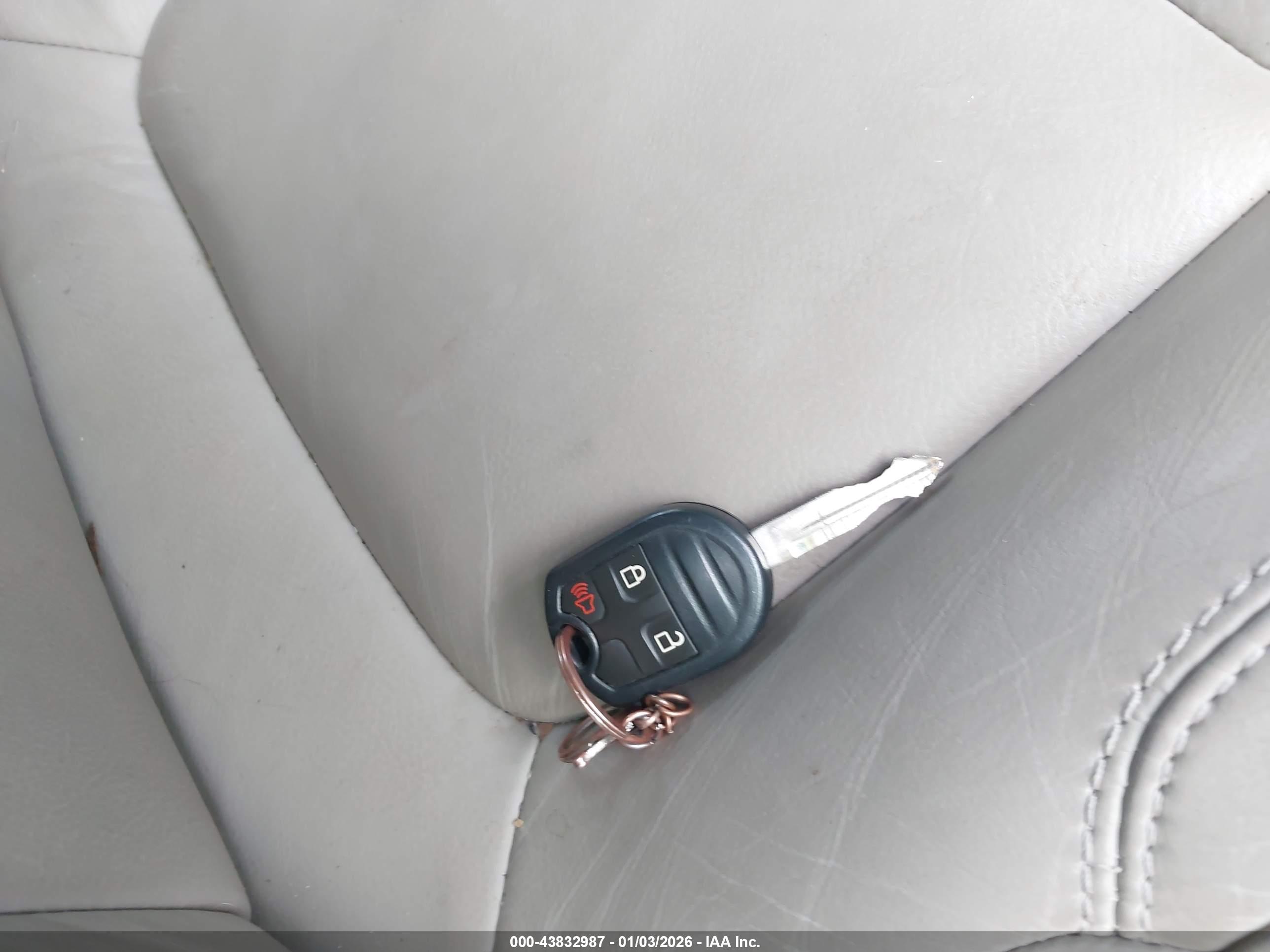 FORD EXPLORER image 11