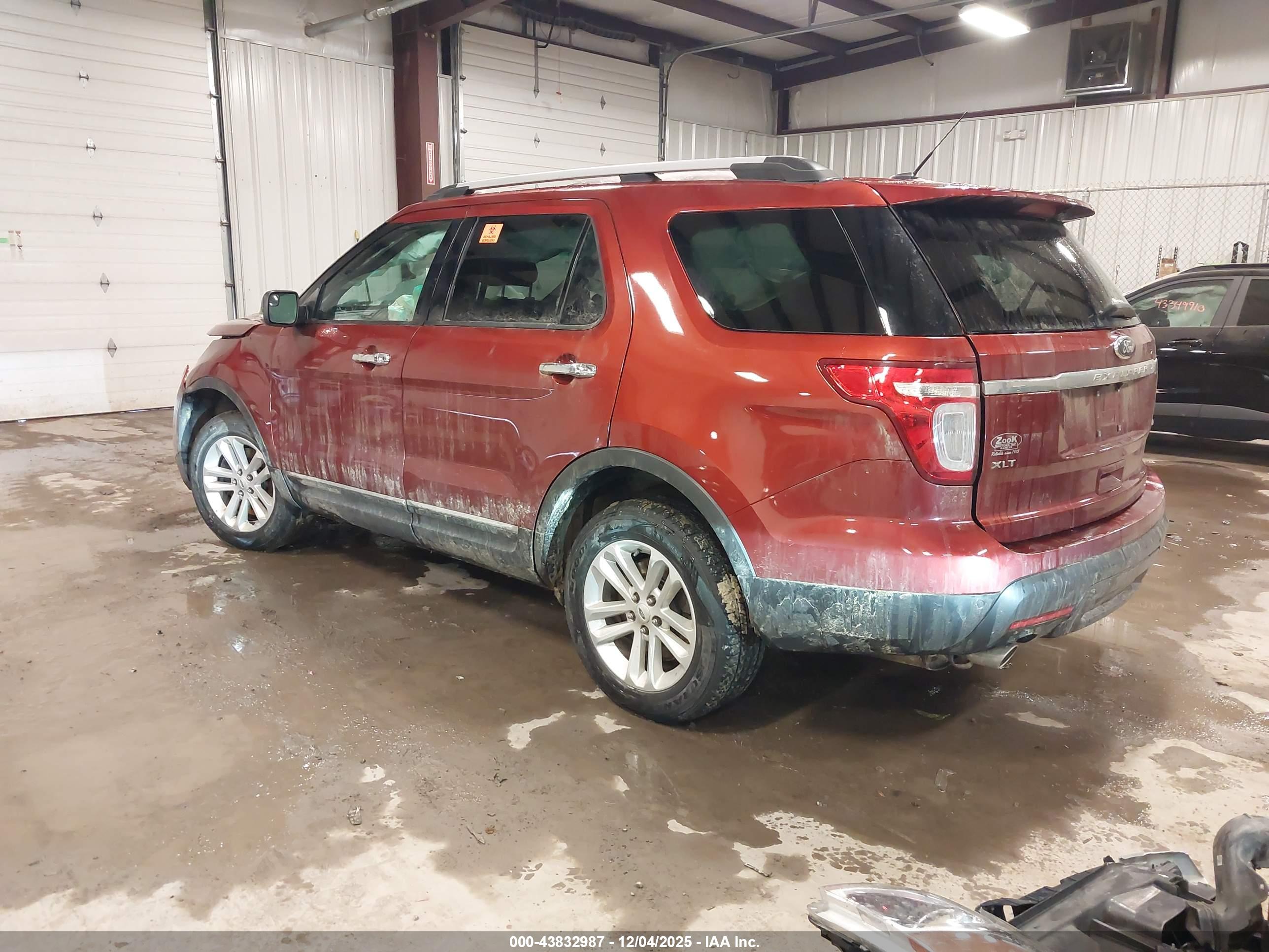 FORD EXPLORER image 3