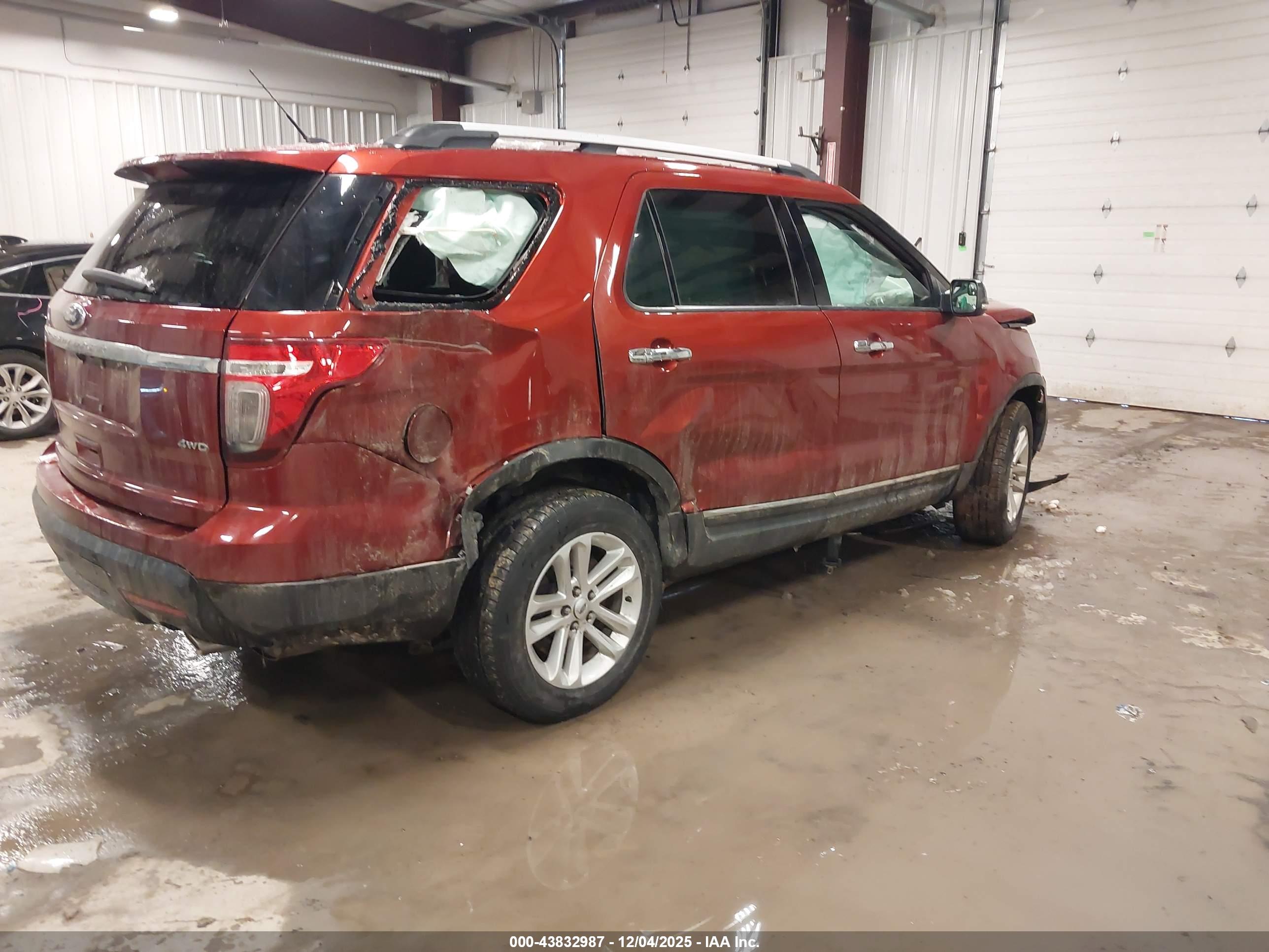 FORD EXPLORER image 4