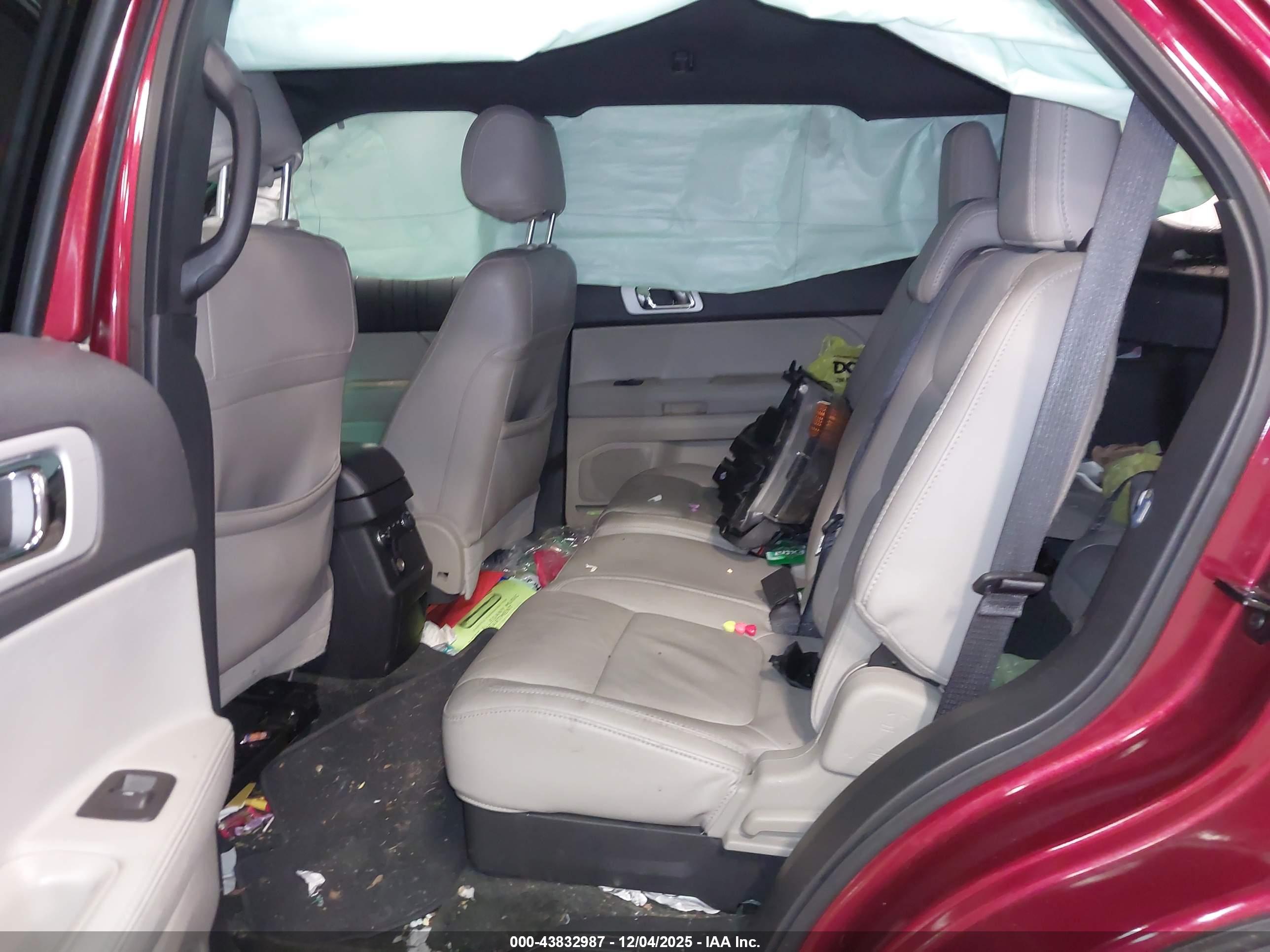 FORD EXPLORER image 8