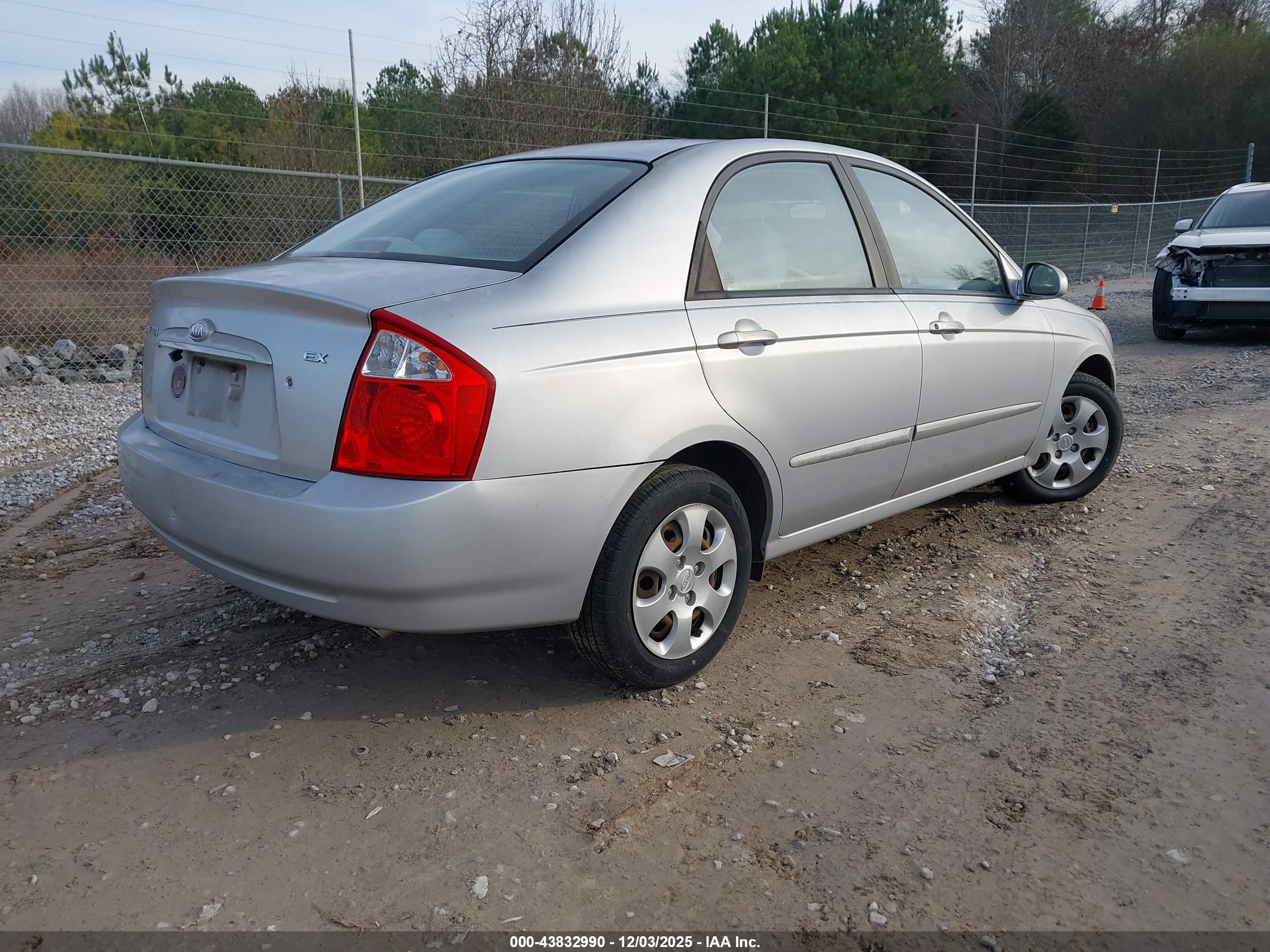 KIA SPECTRA image 4