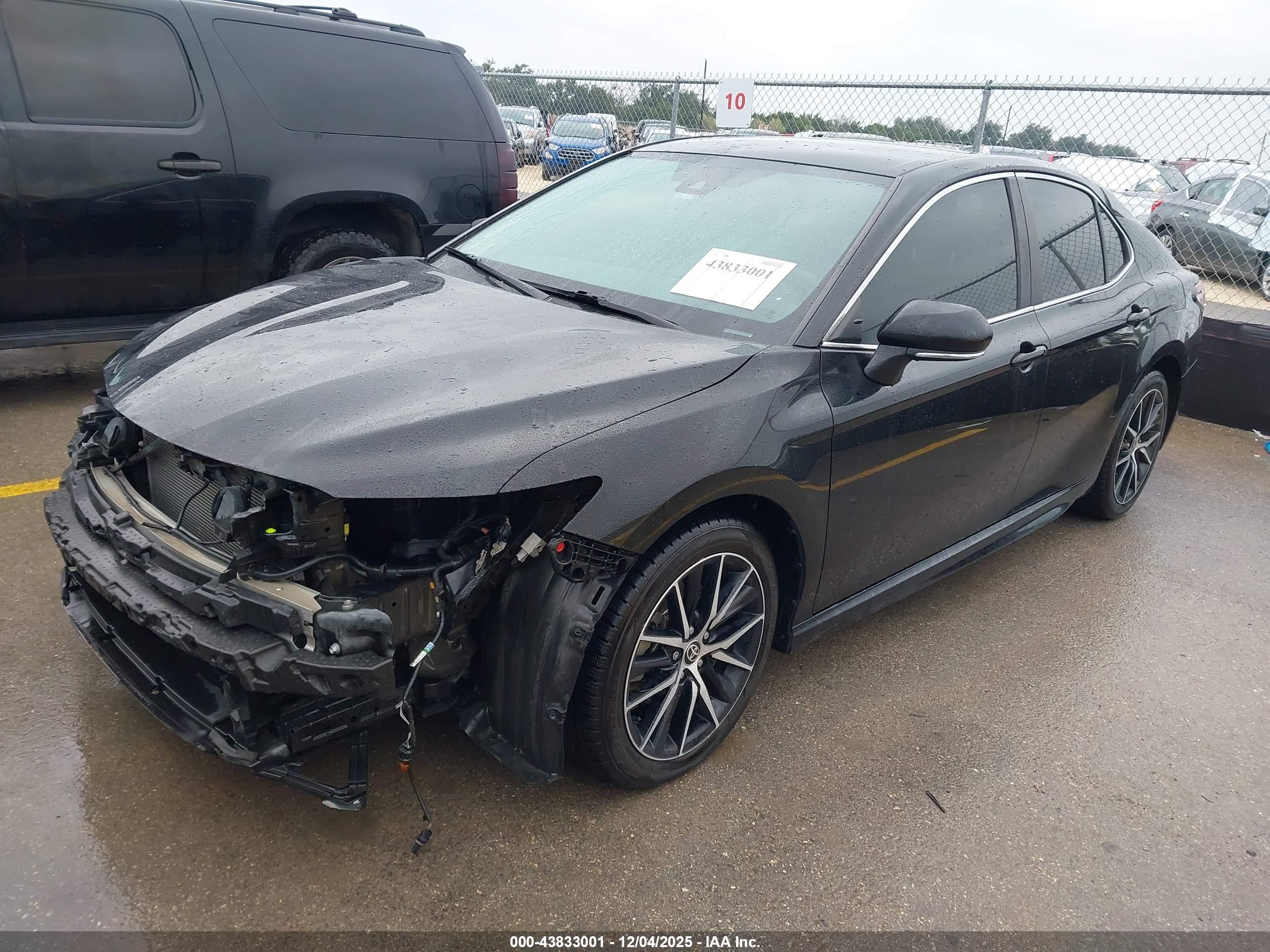TOYOTA CAMRY image 2