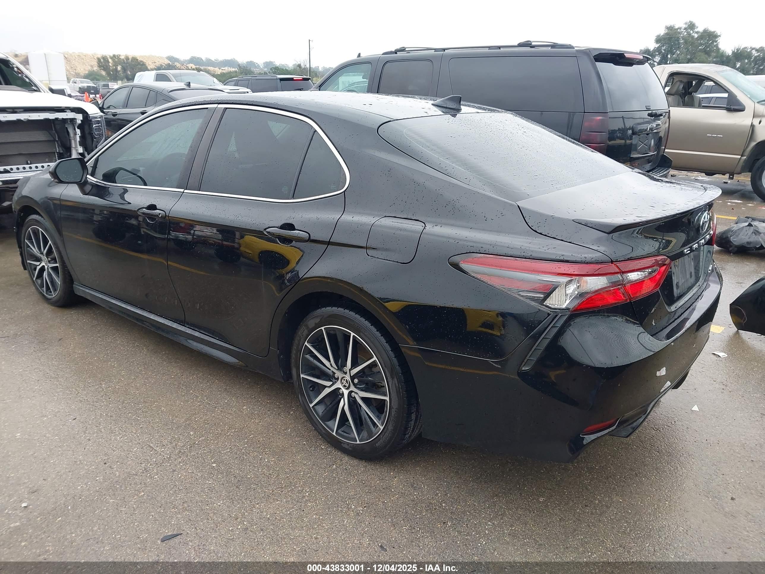 TOYOTA CAMRY image 3