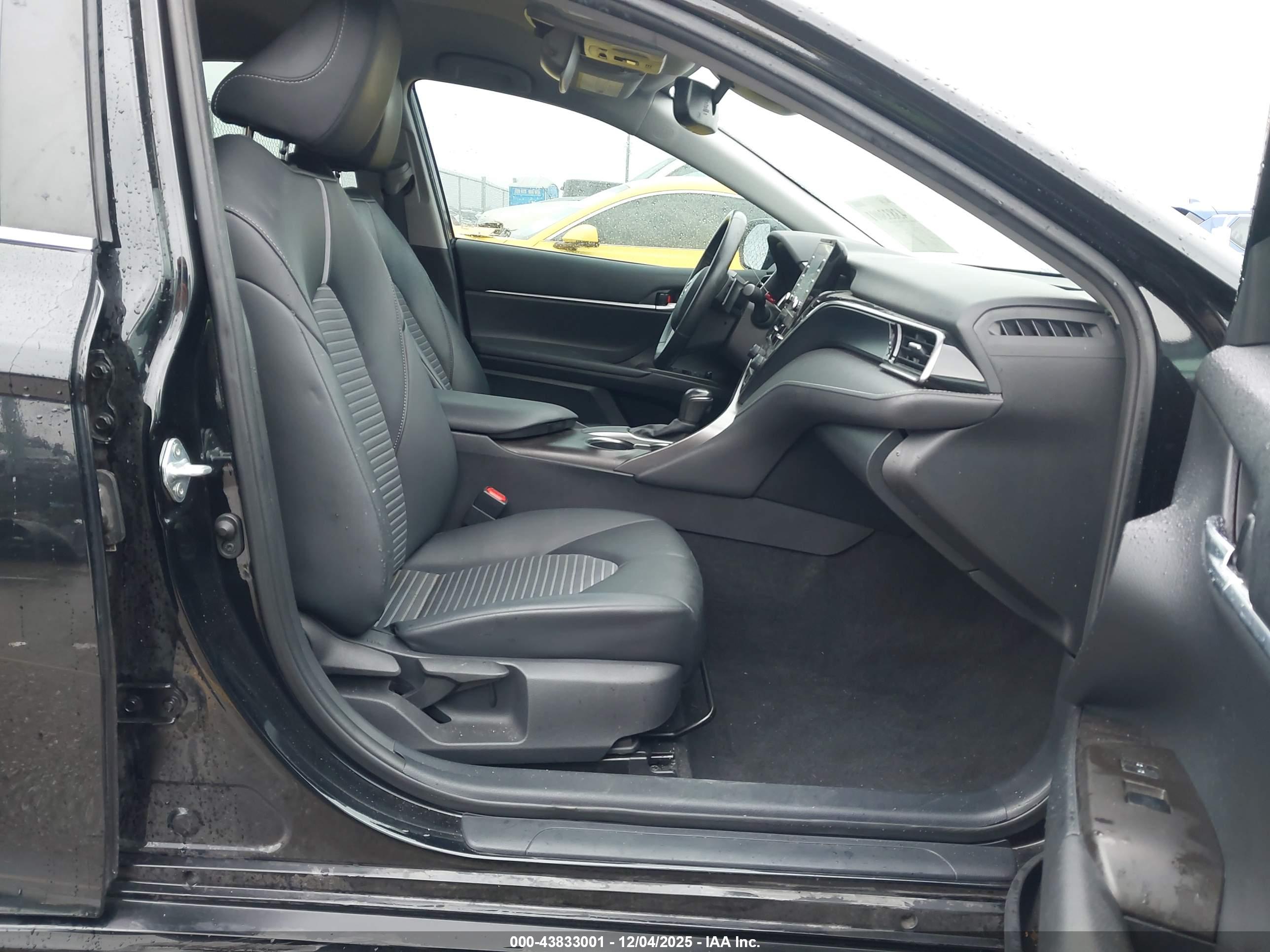 TOYOTA CAMRY image 5