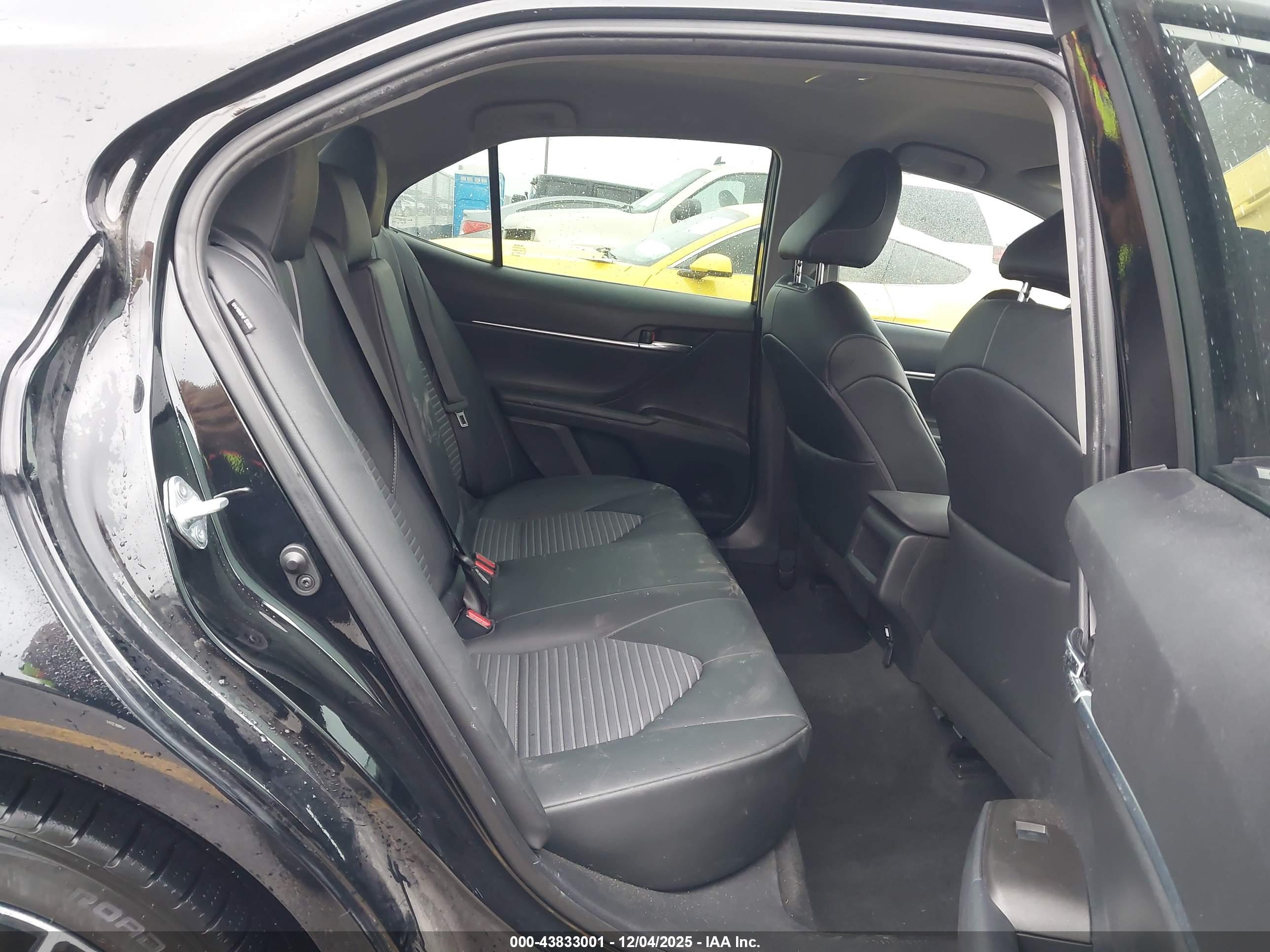 TOYOTA CAMRY image 8