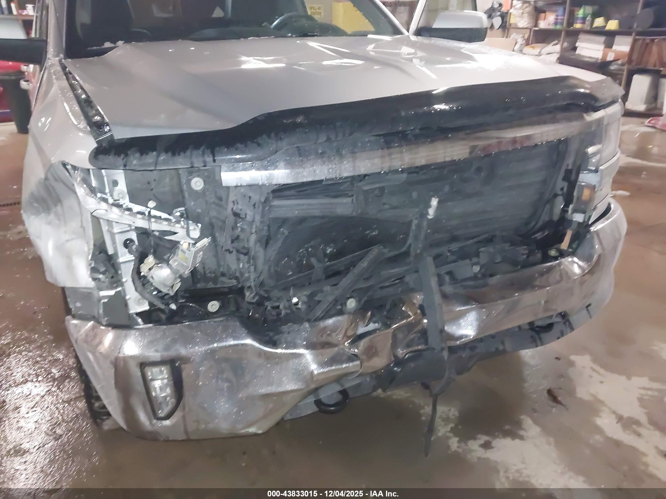 CHEVROLET SILVERADO image 6