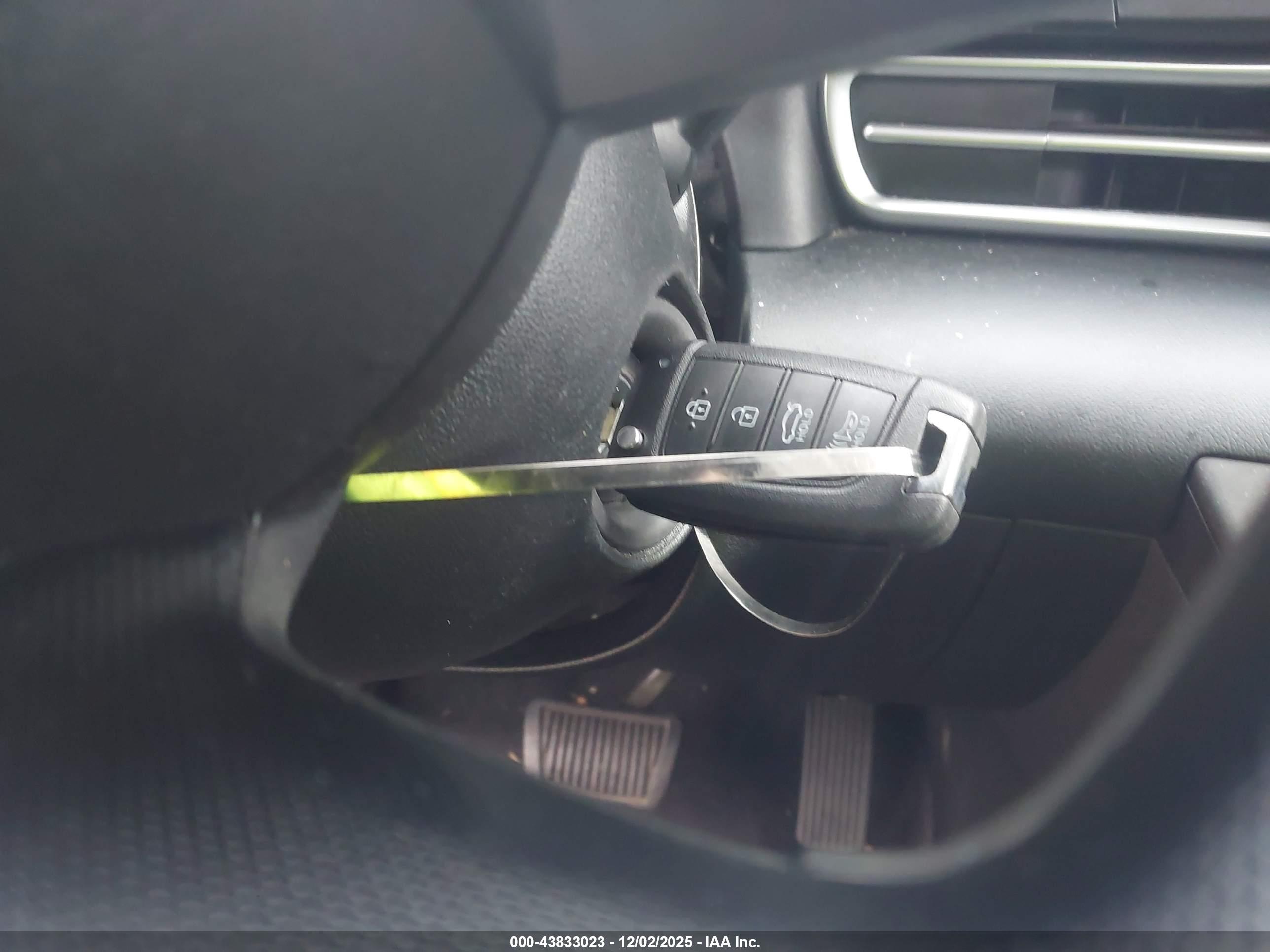 HYUNDAI ELANTRA image 11
