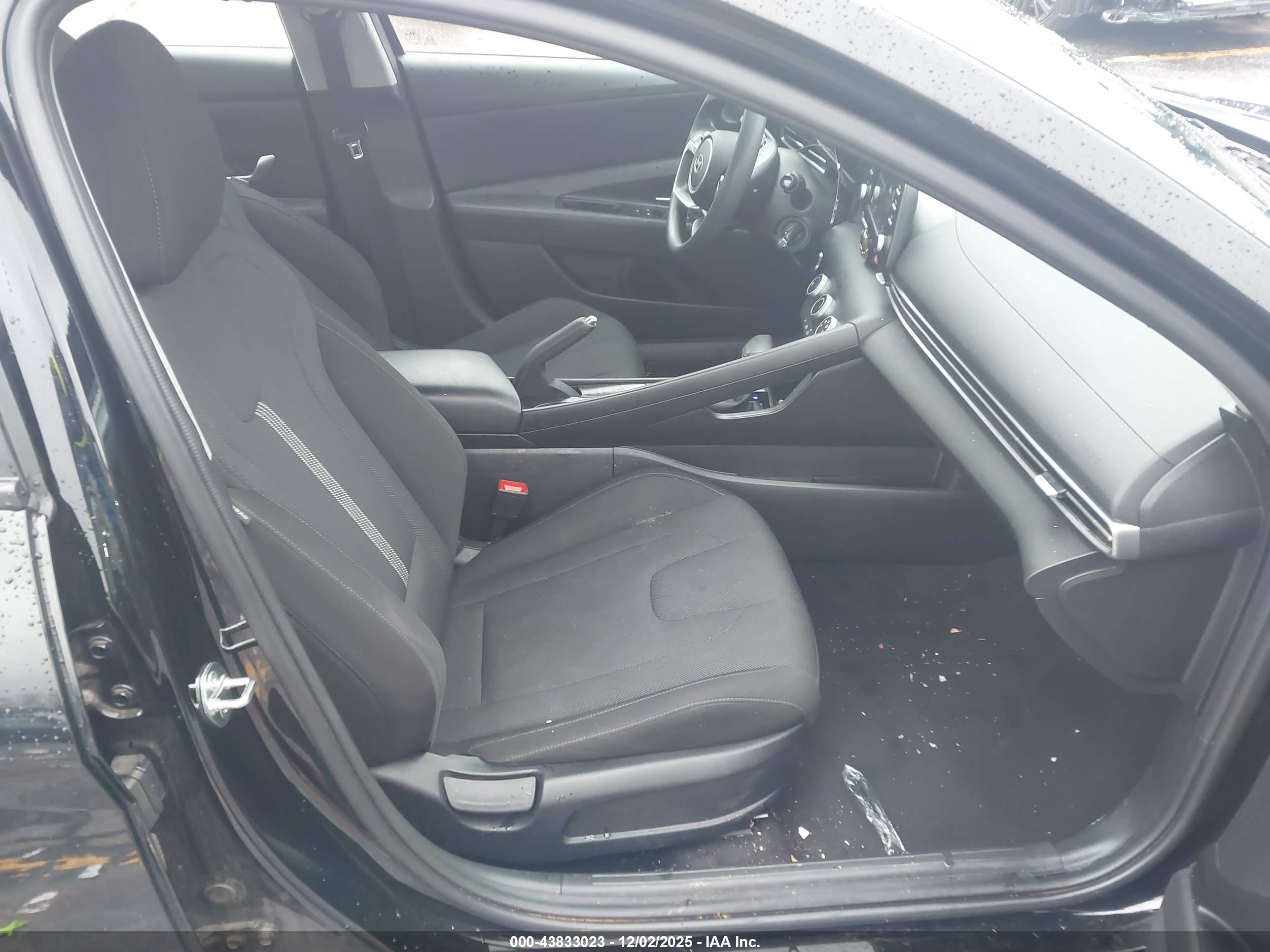 HYUNDAI ELANTRA image 5