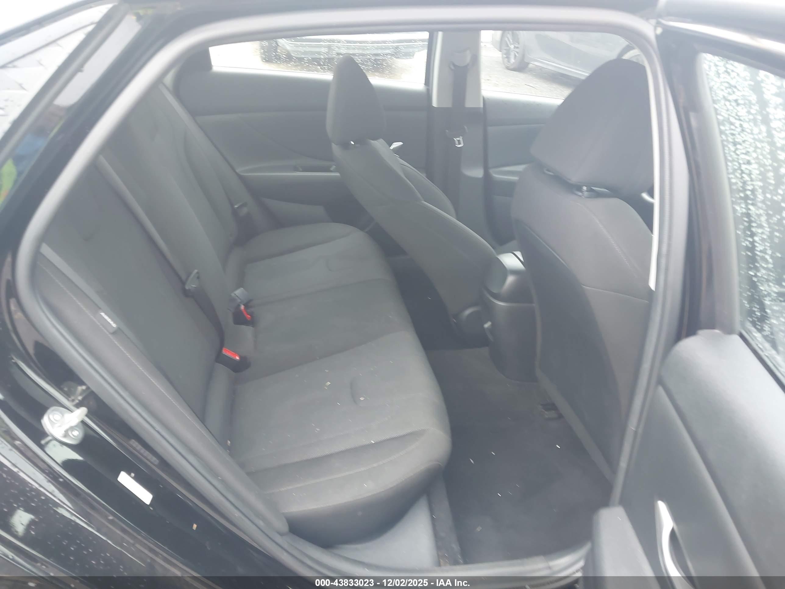 HYUNDAI ELANTRA image 8