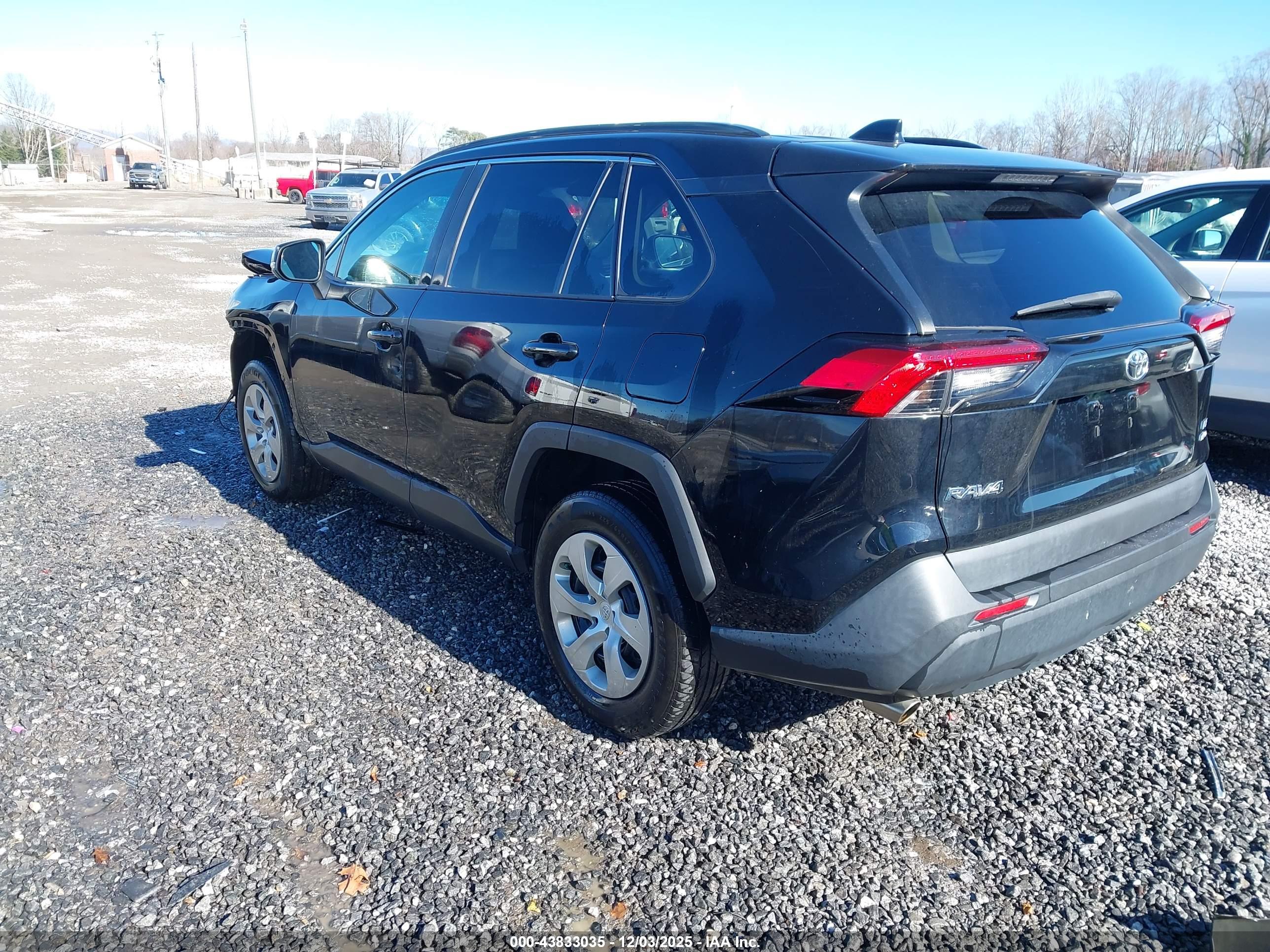 TOYOTA RAV4 image 3