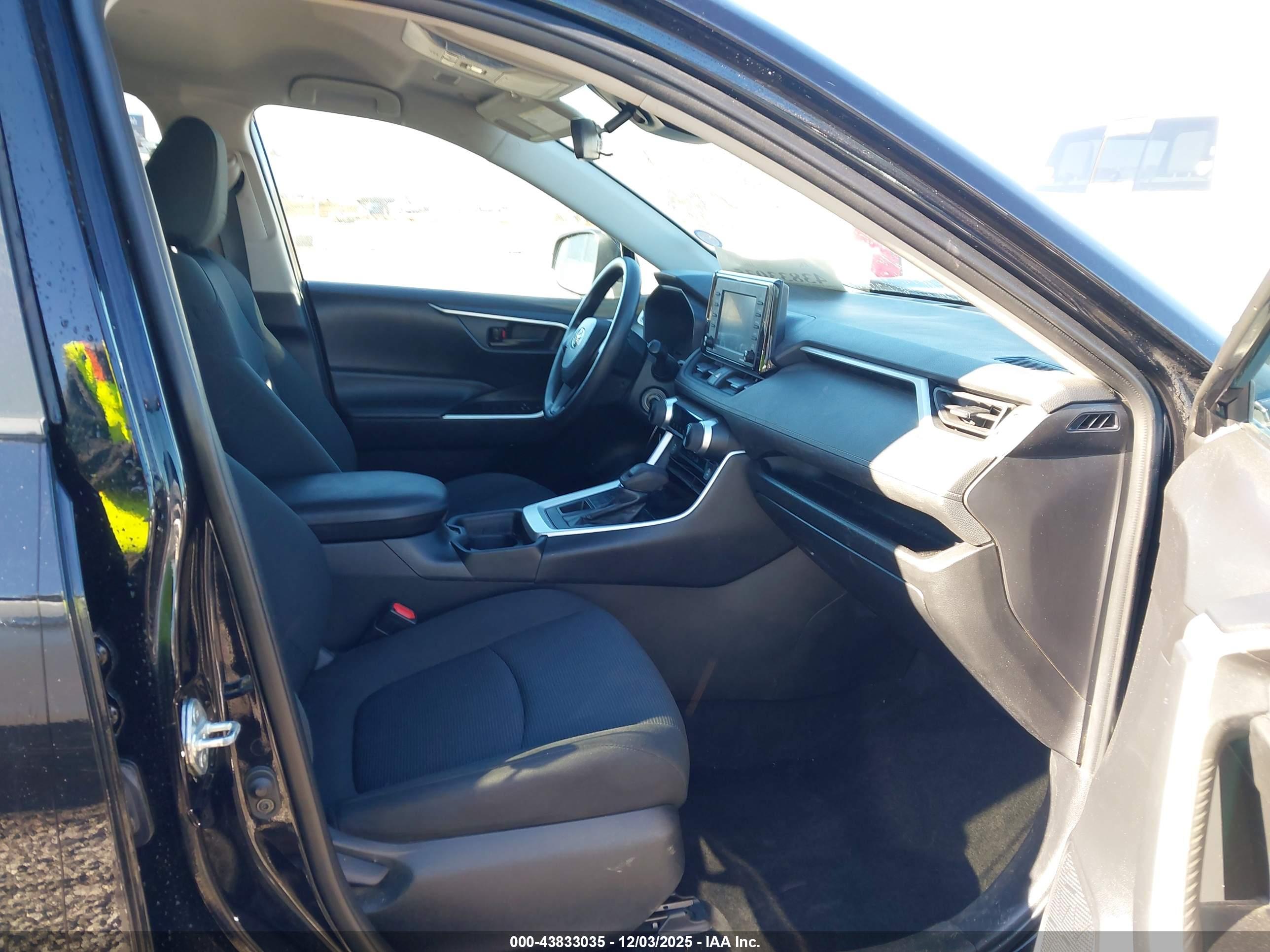 TOYOTA RAV4 image 5