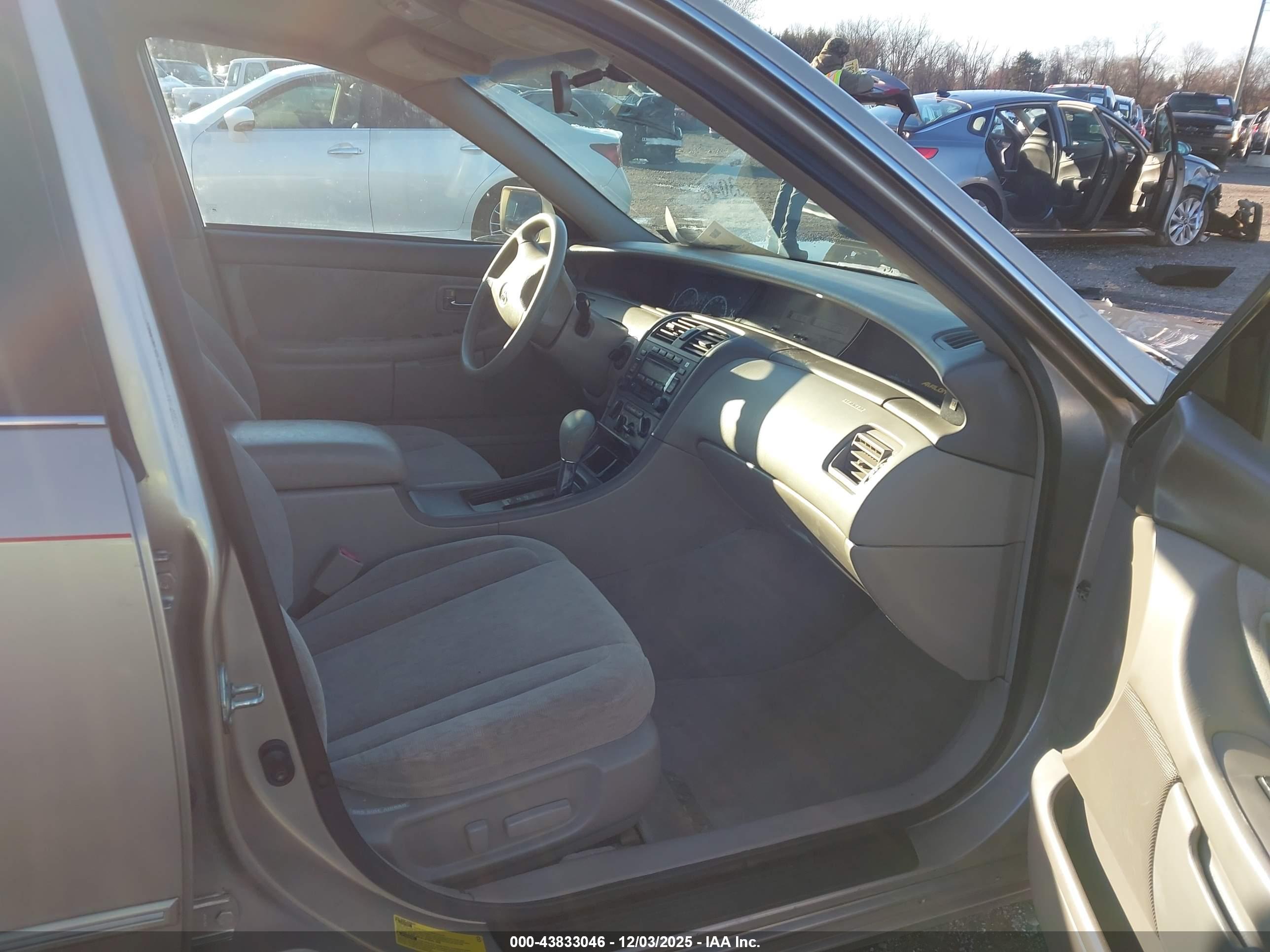 TOYOTA AVALON image 5