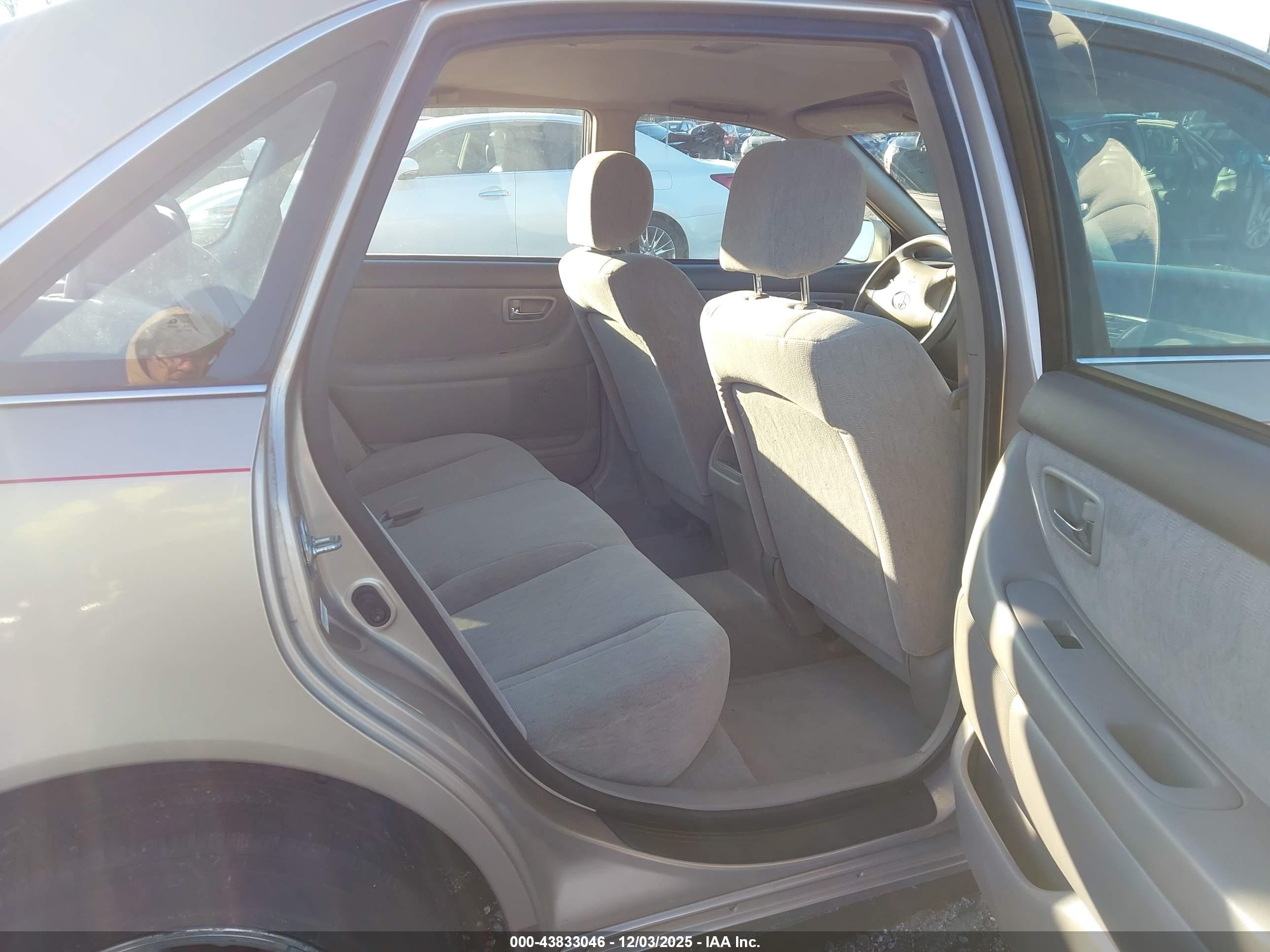 TOYOTA AVALON image 8