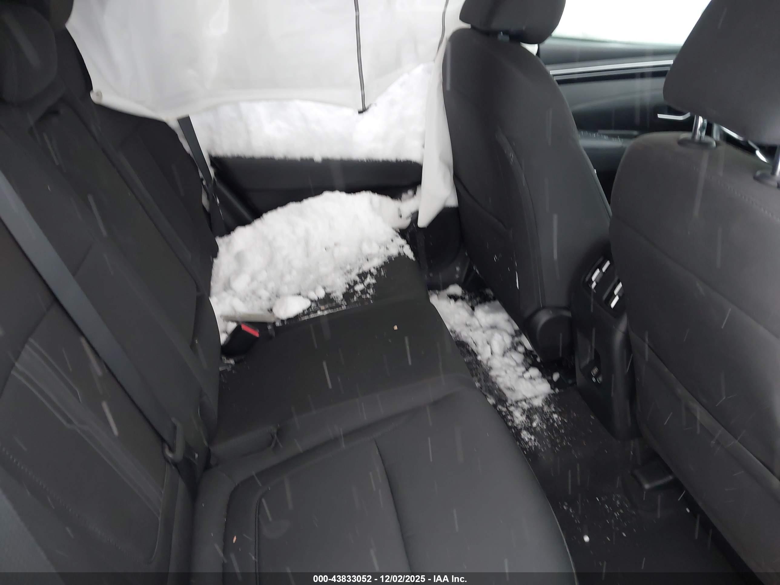 HYUNDAI TUCSON image 8