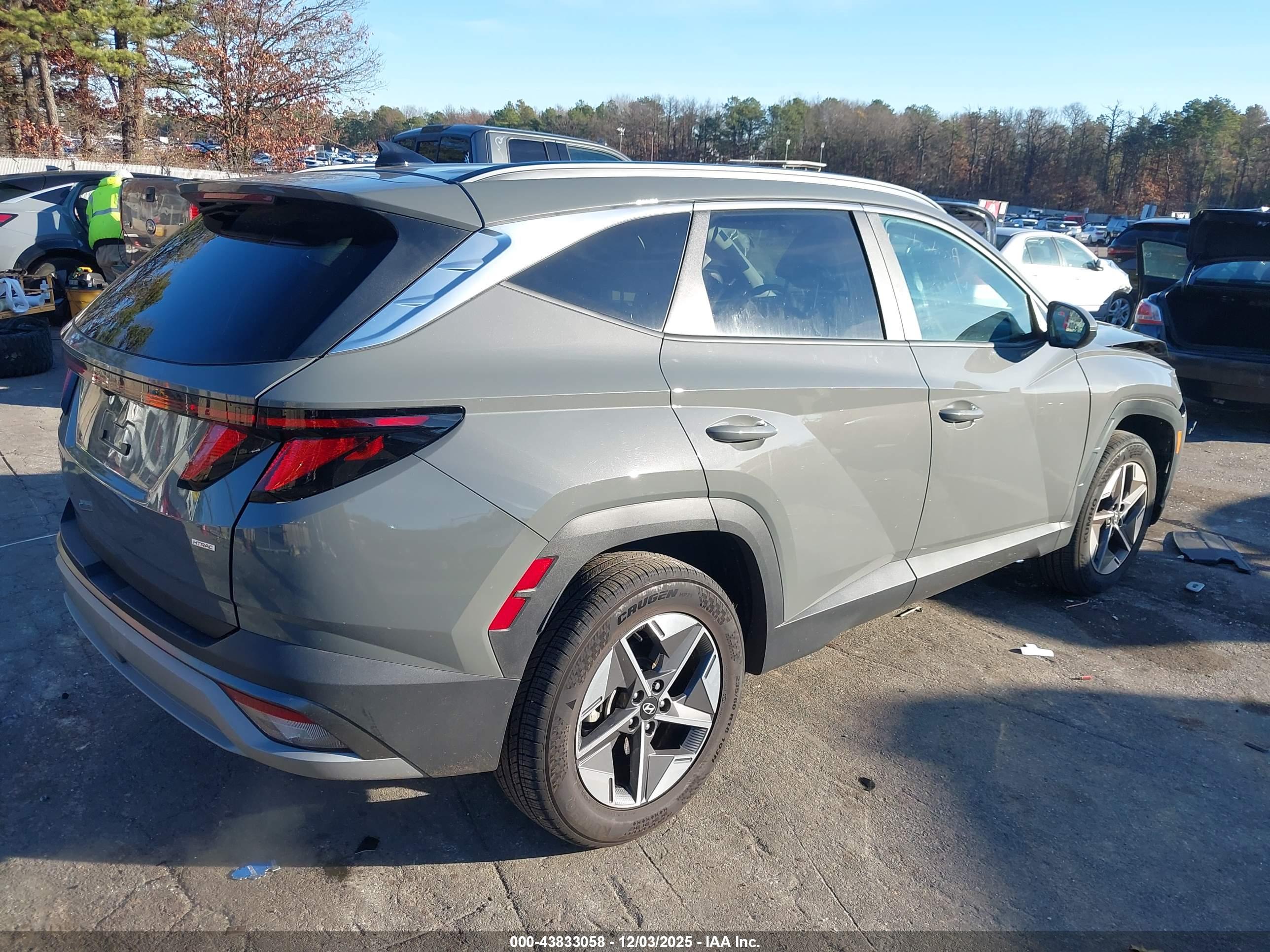 HYUNDAI TUCSON image 4