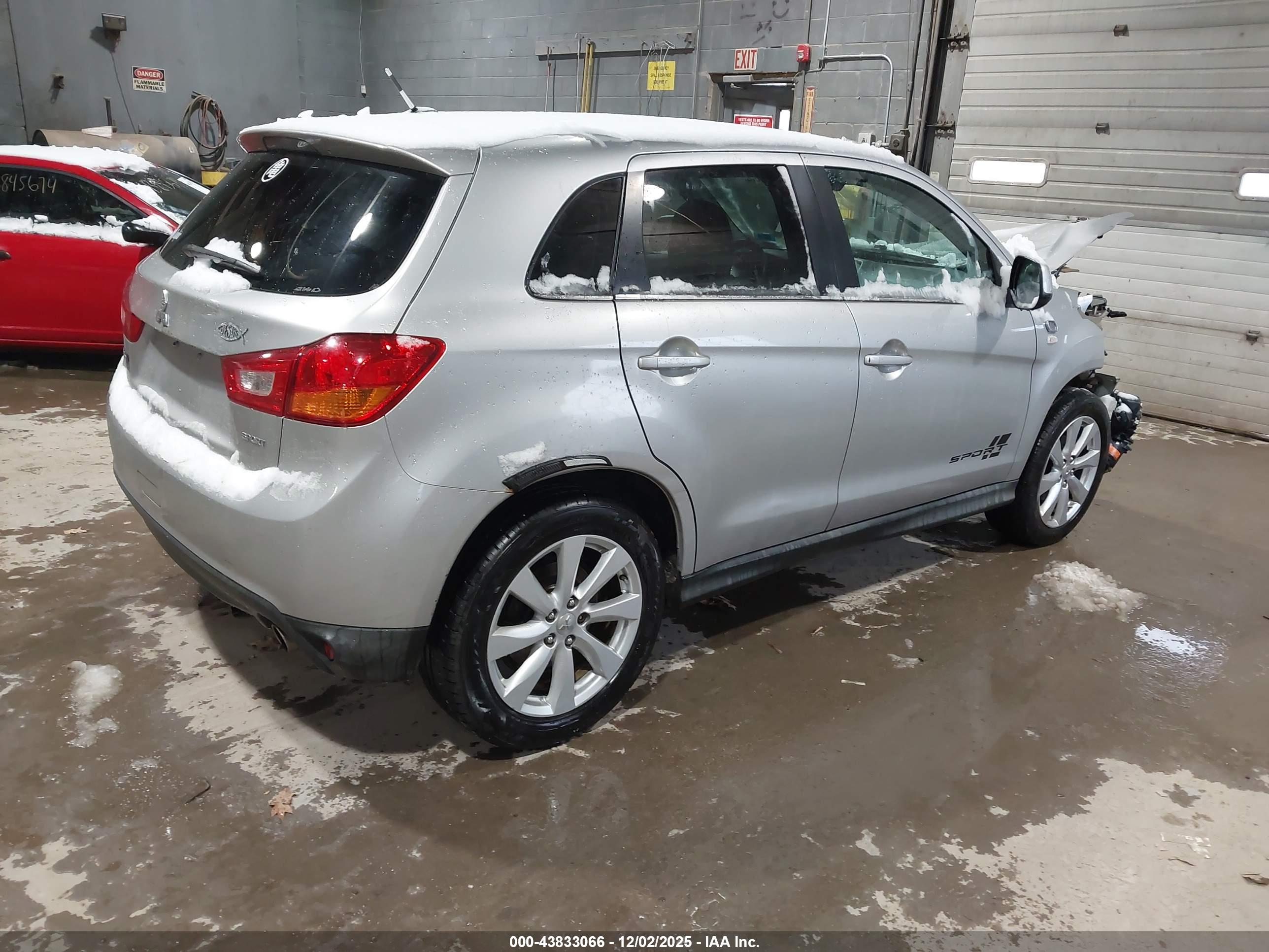MITSUBISHI OUTLANDER image 4
