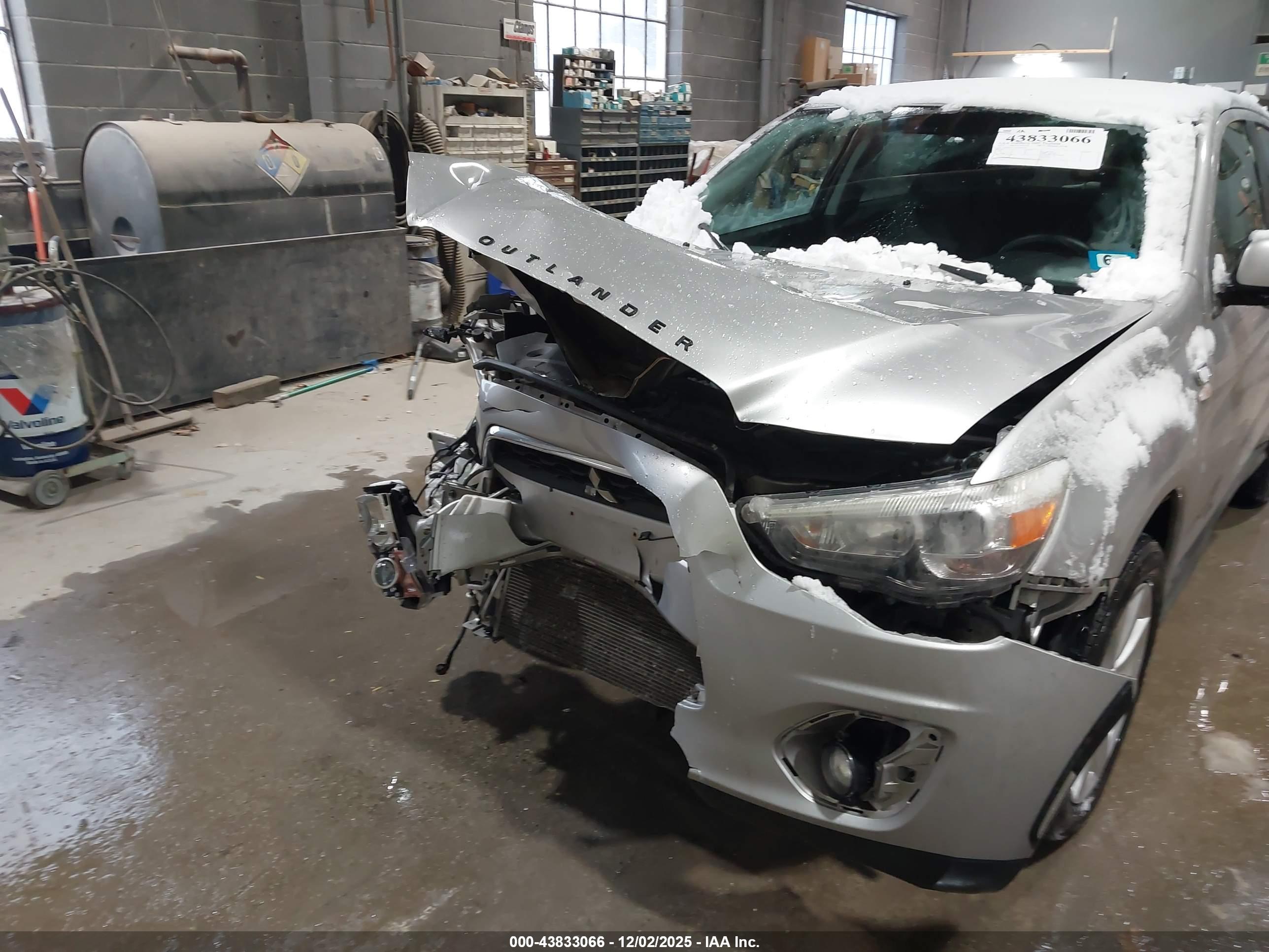 MITSUBISHI OUTLANDER image 6