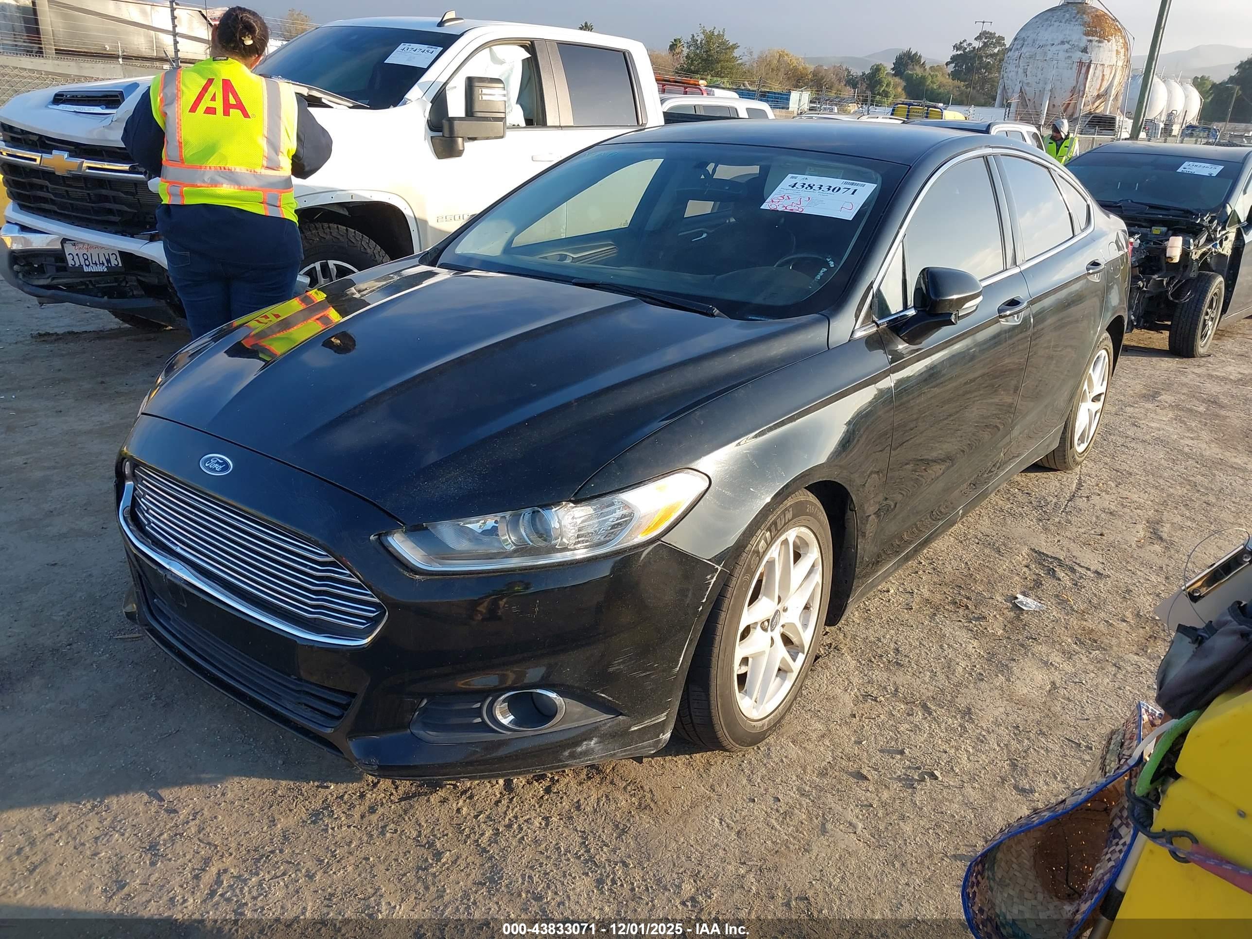 FORD FUSION image 2