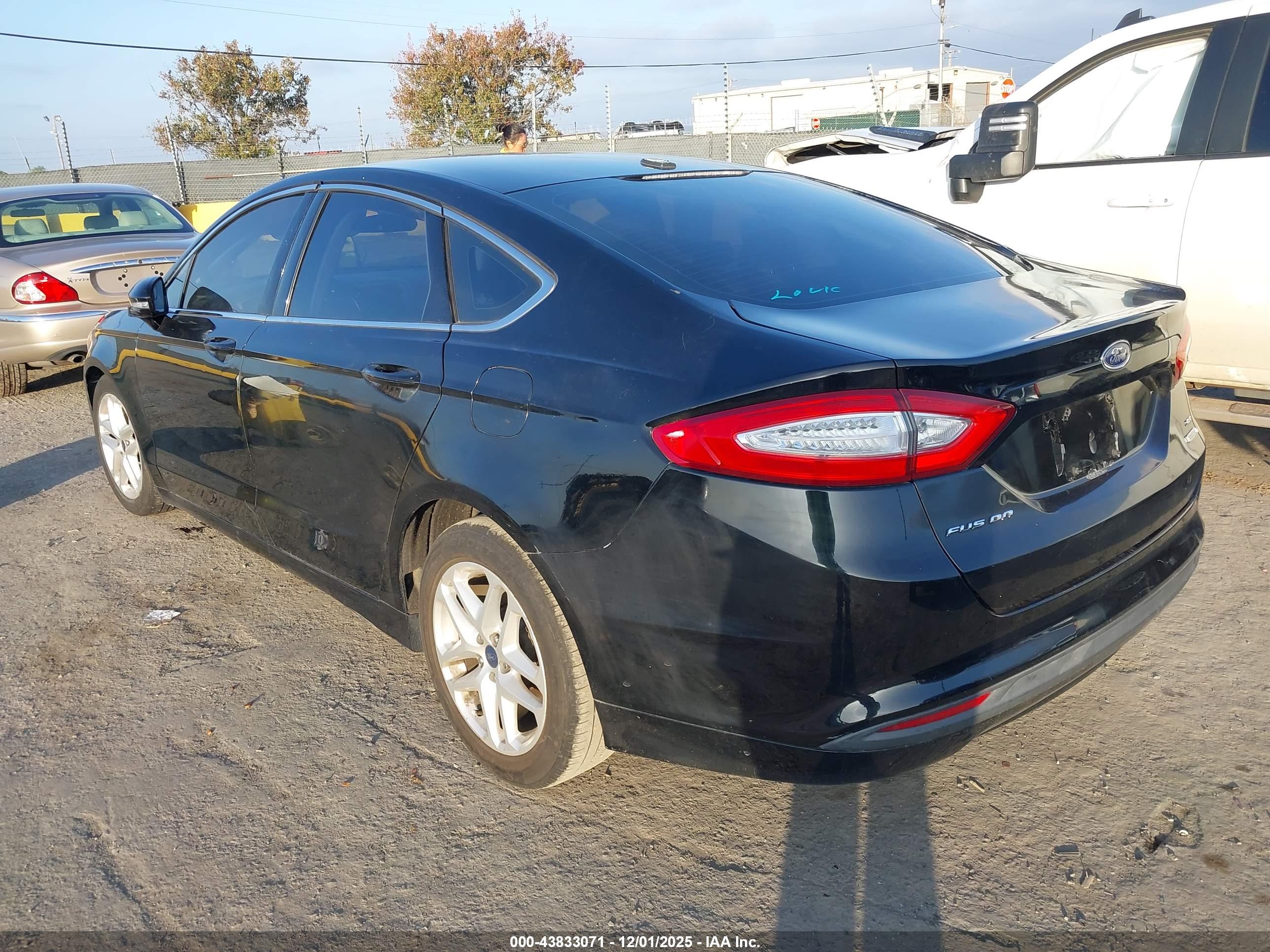 FORD FUSION image 3