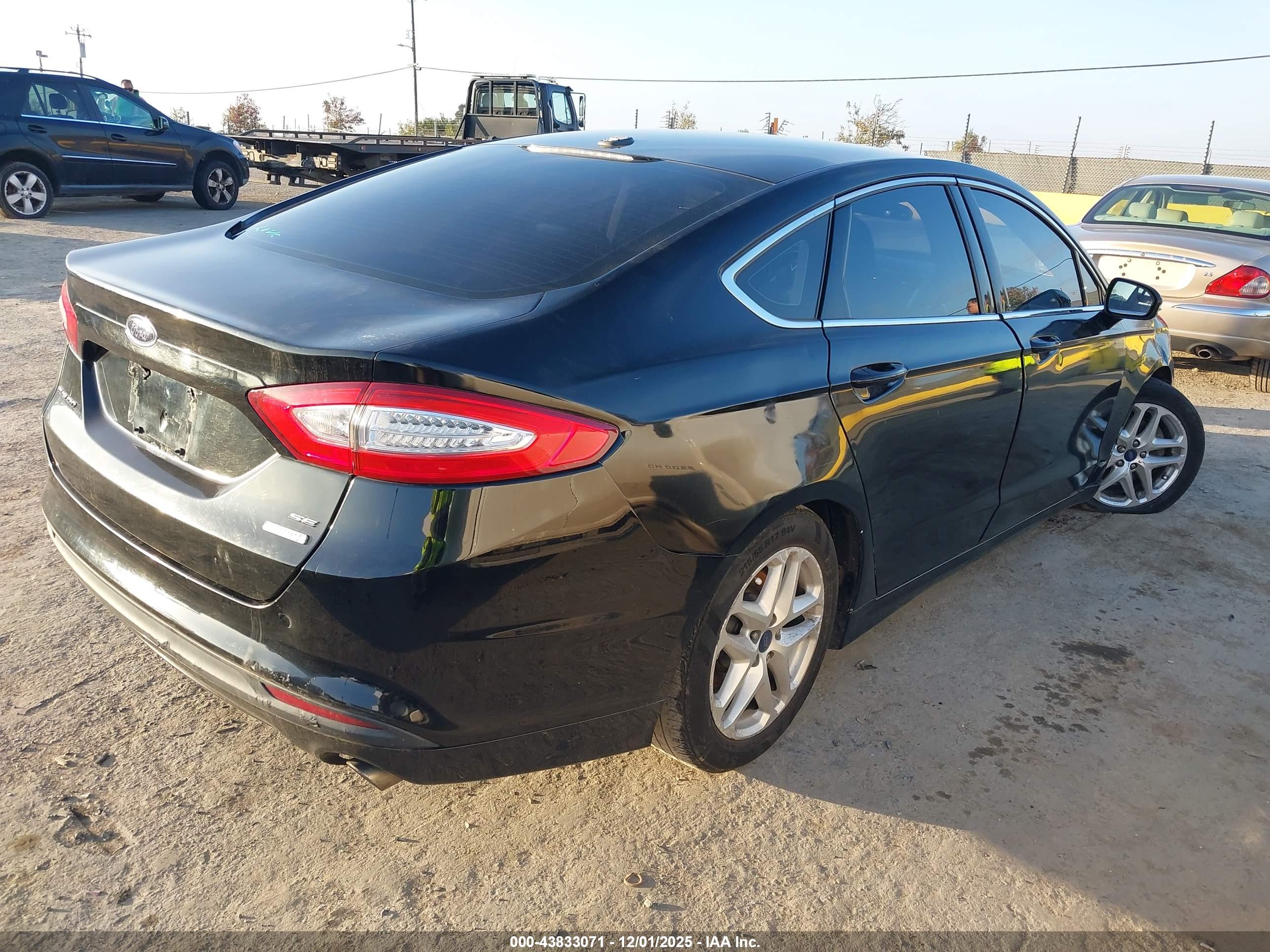 FORD FUSION image 4