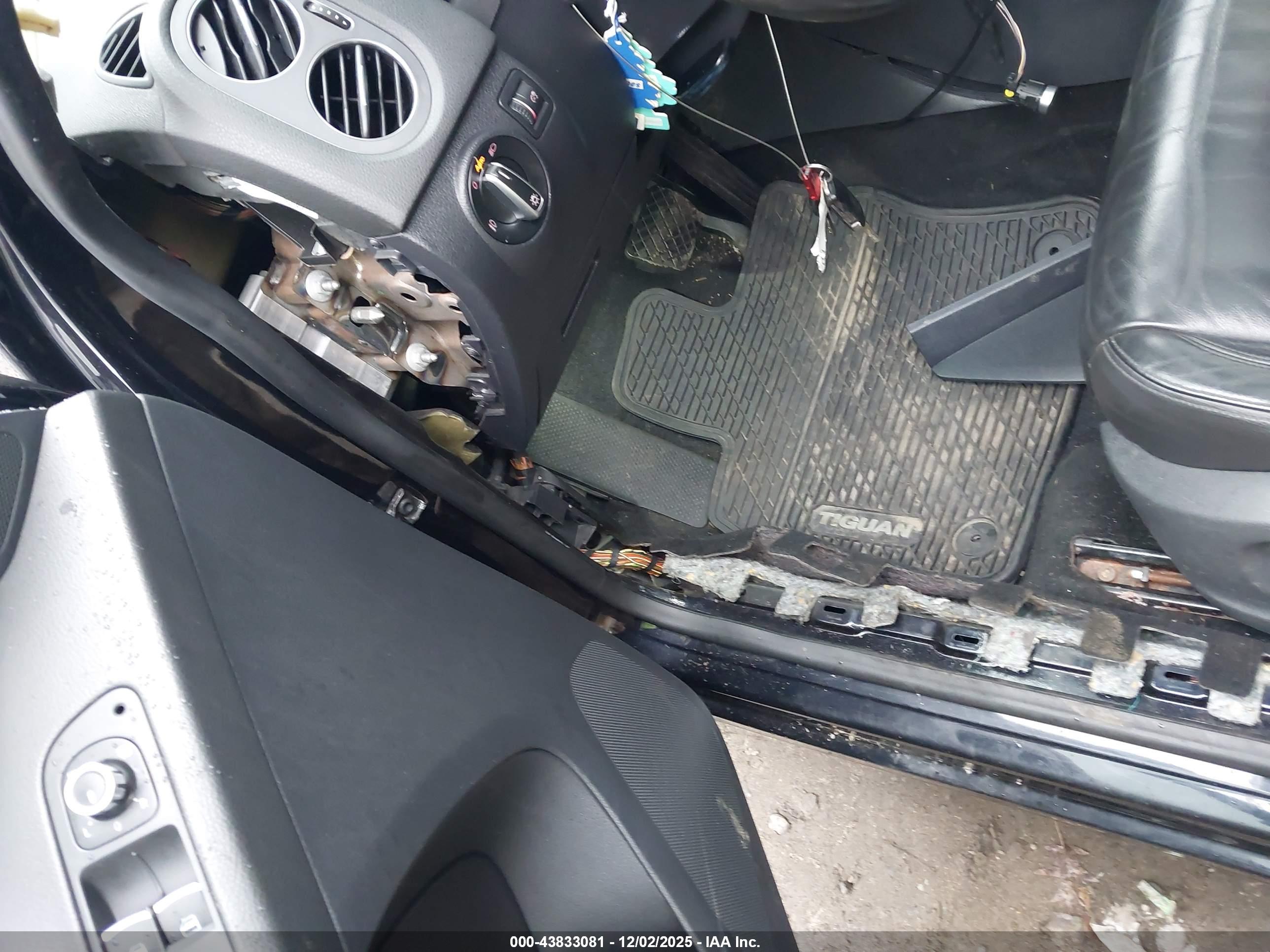 VOLKSWAGEN TIGUAN image 6