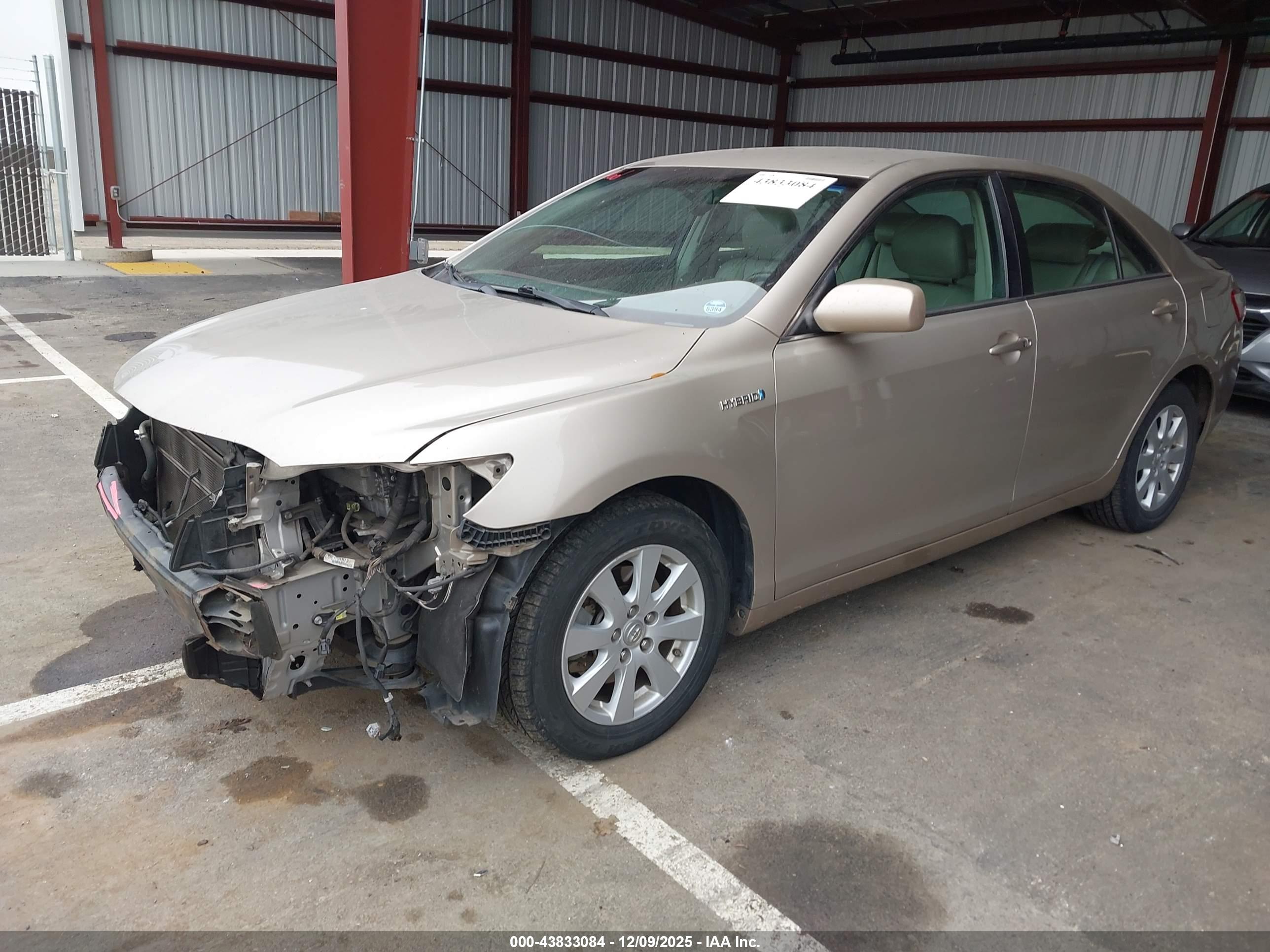 TOYOTA CAMRY image 2