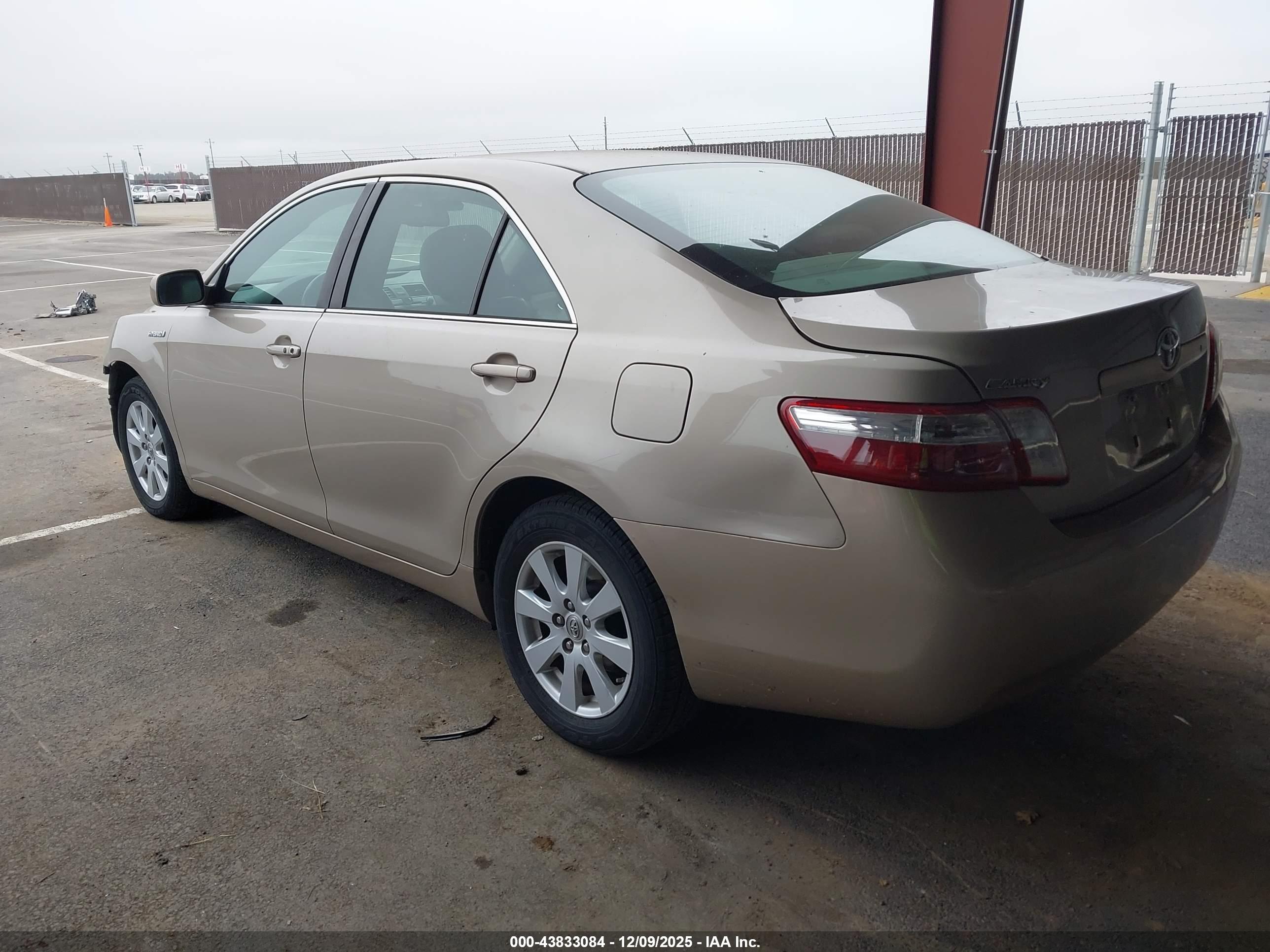 TOYOTA CAMRY image 3