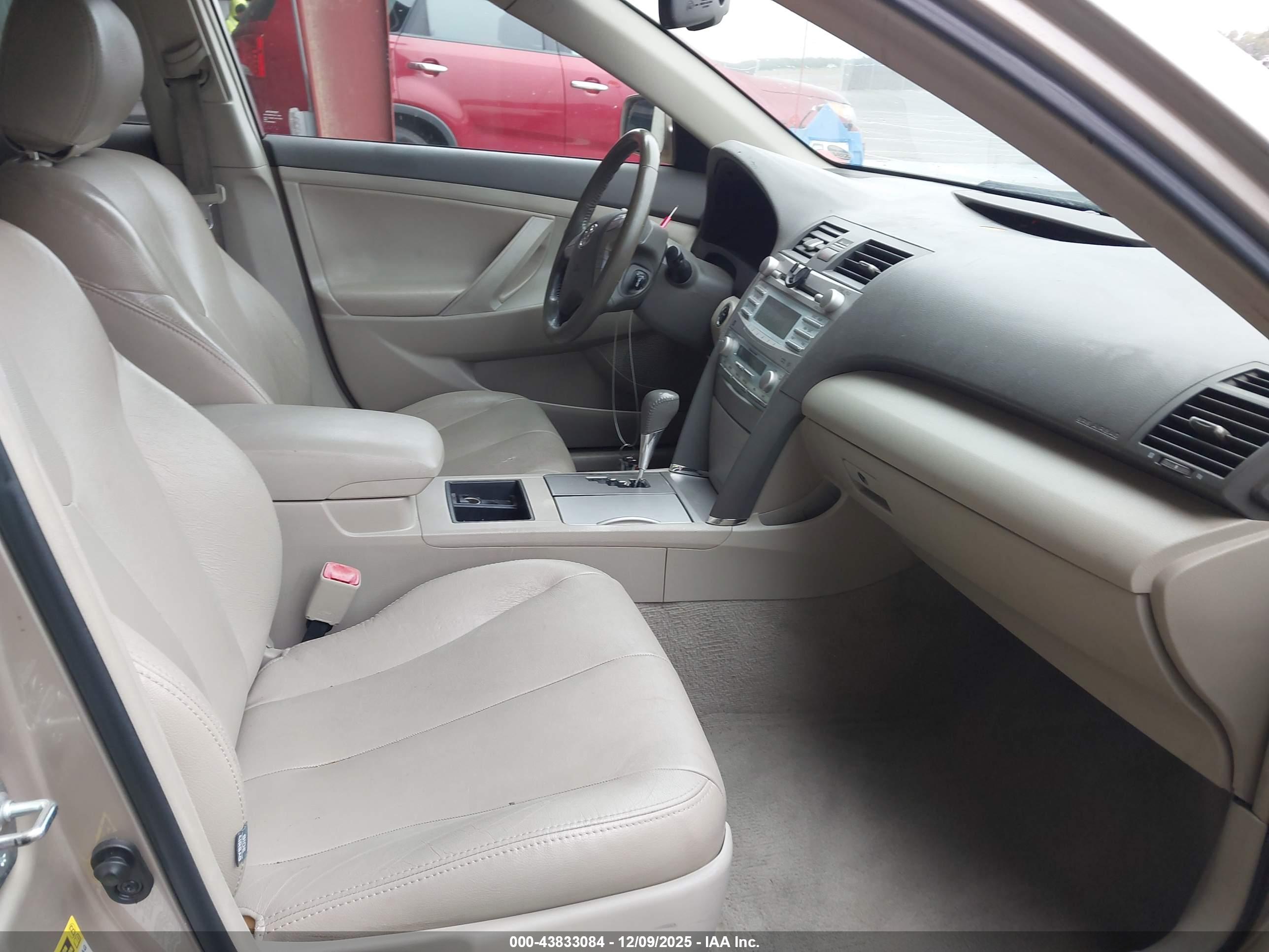TOYOTA CAMRY image 5