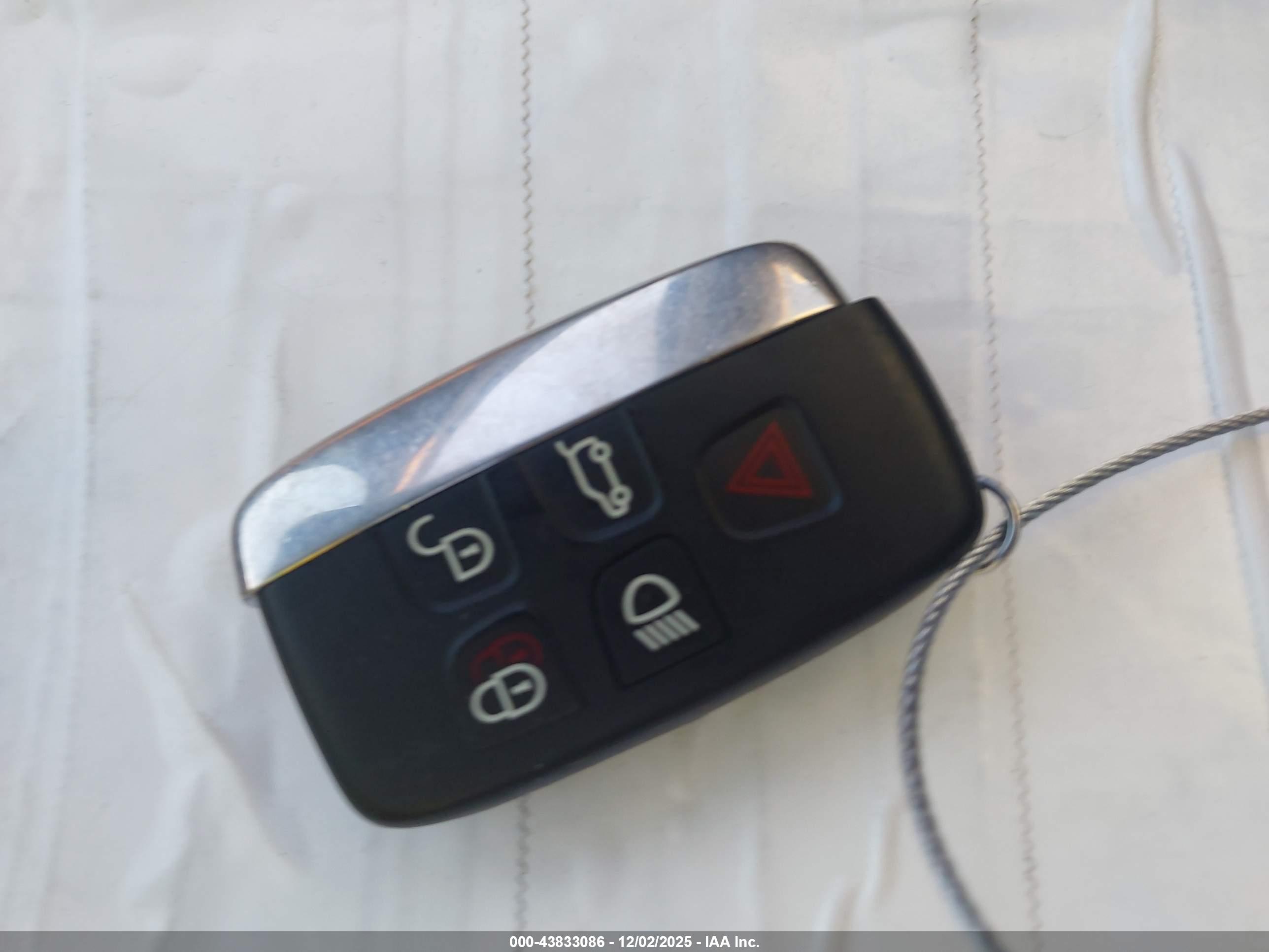 LAND ROVER image 11