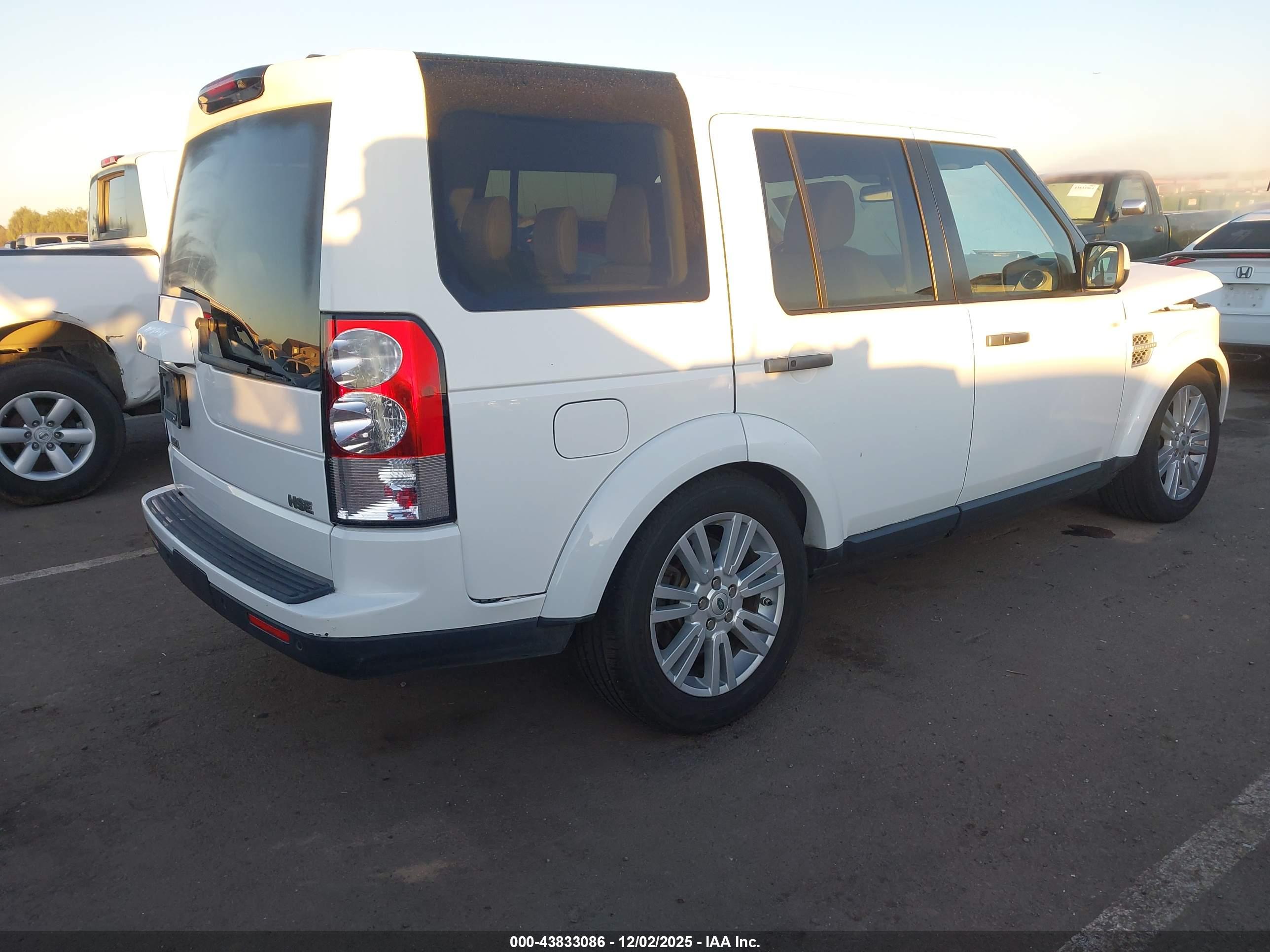 LAND ROVER image 4
