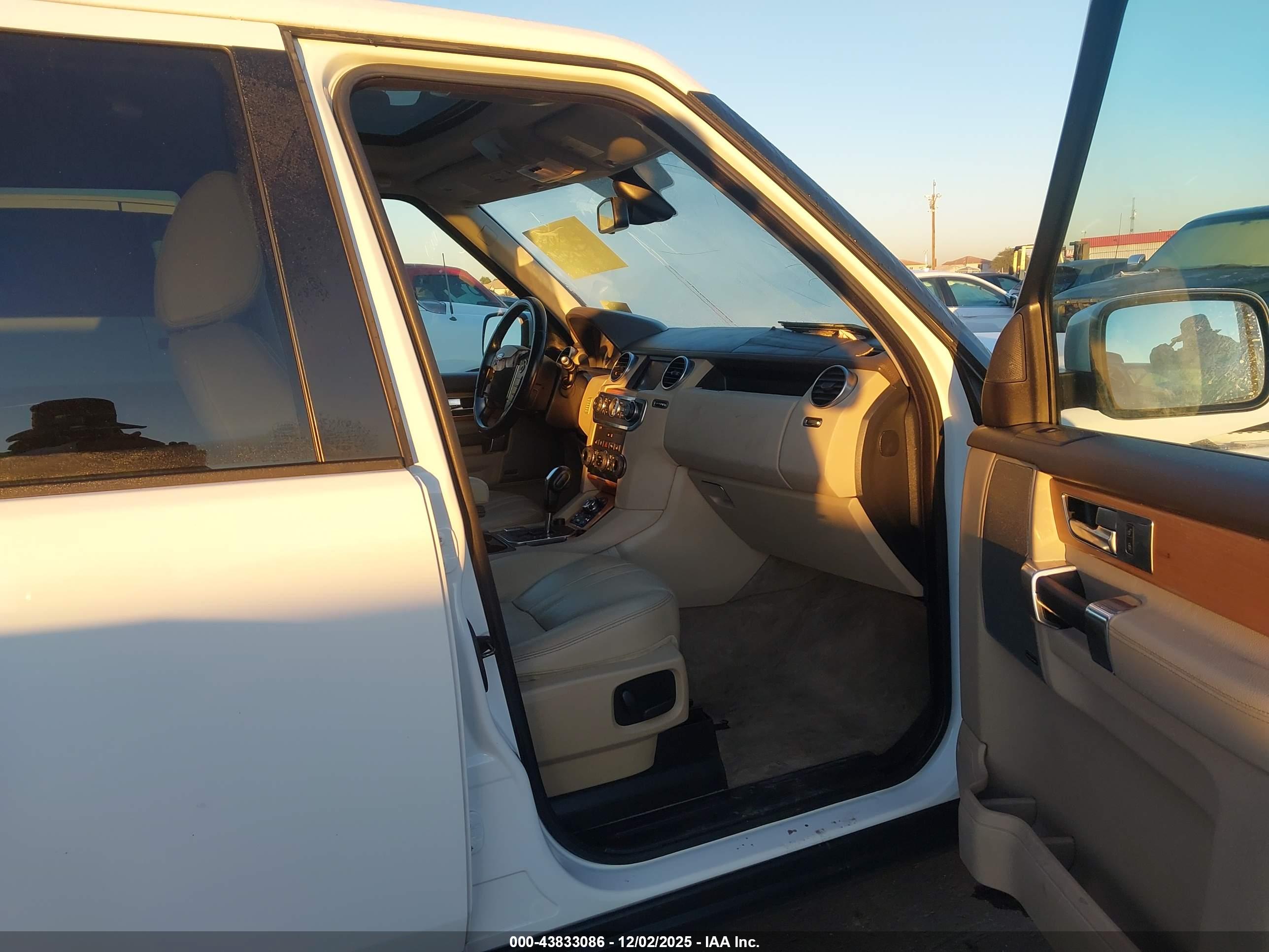 LAND ROVER image 5