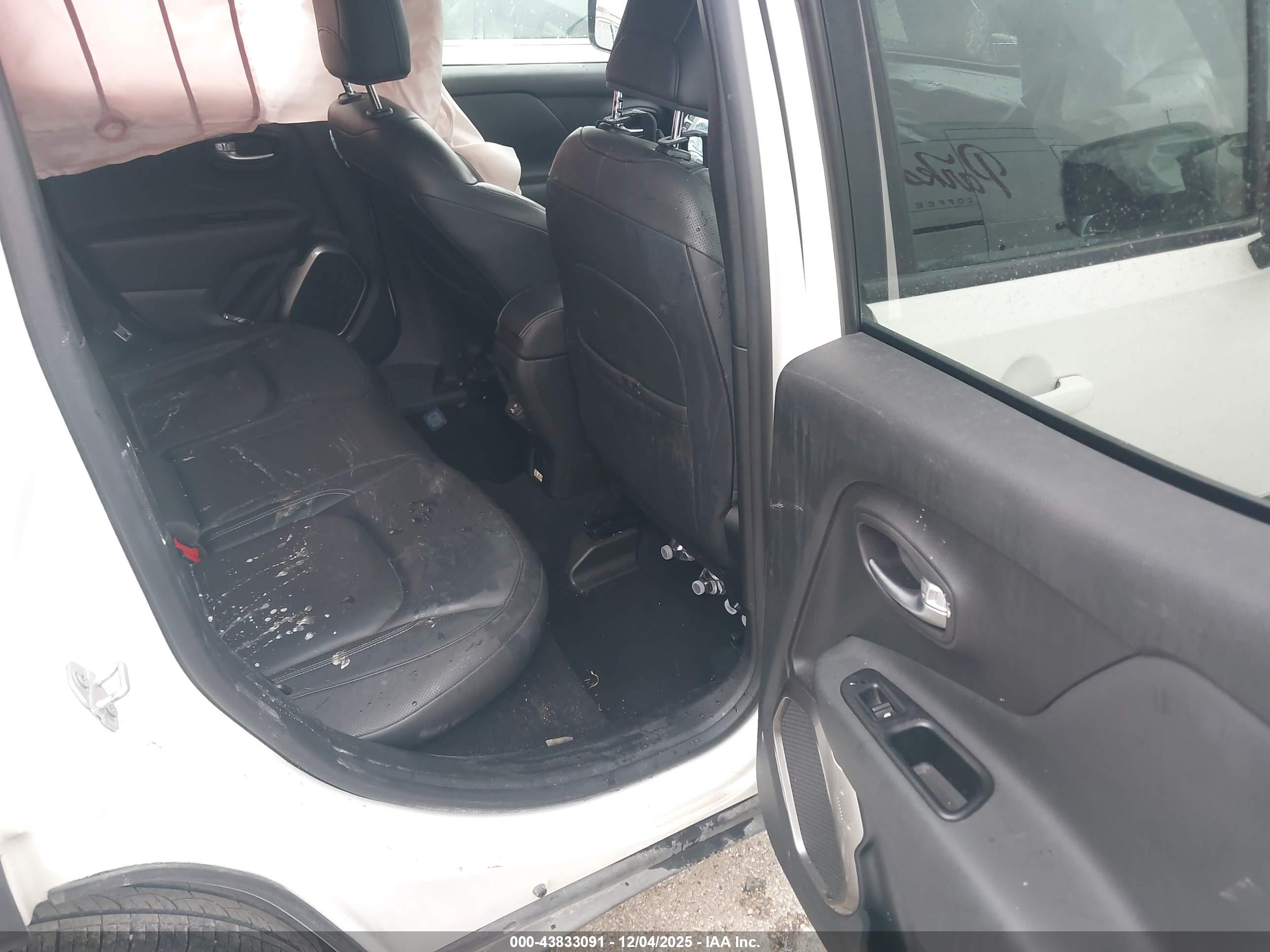 JEEP RENEGADE image 8
