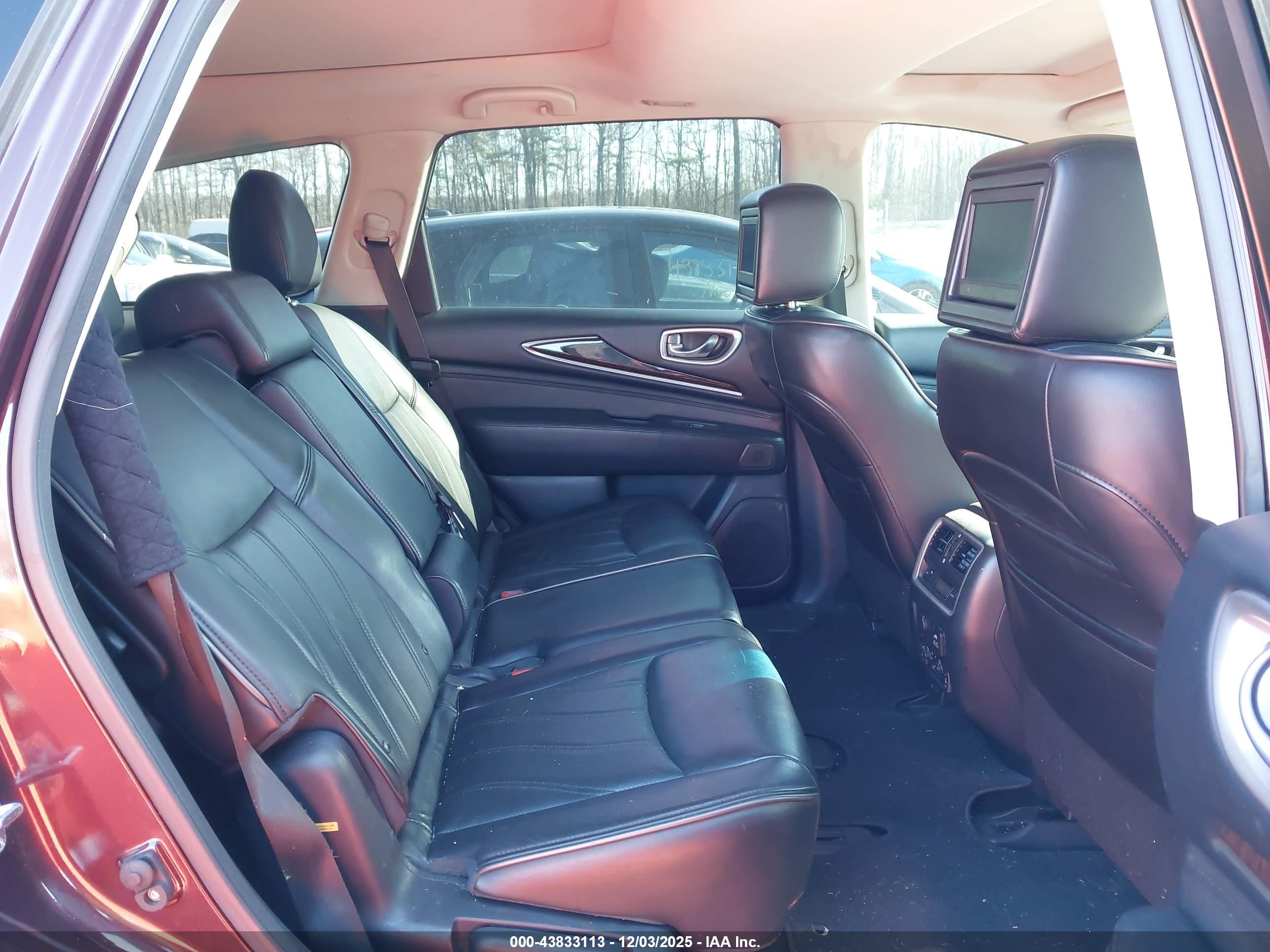 INFINITI JX35 image 8