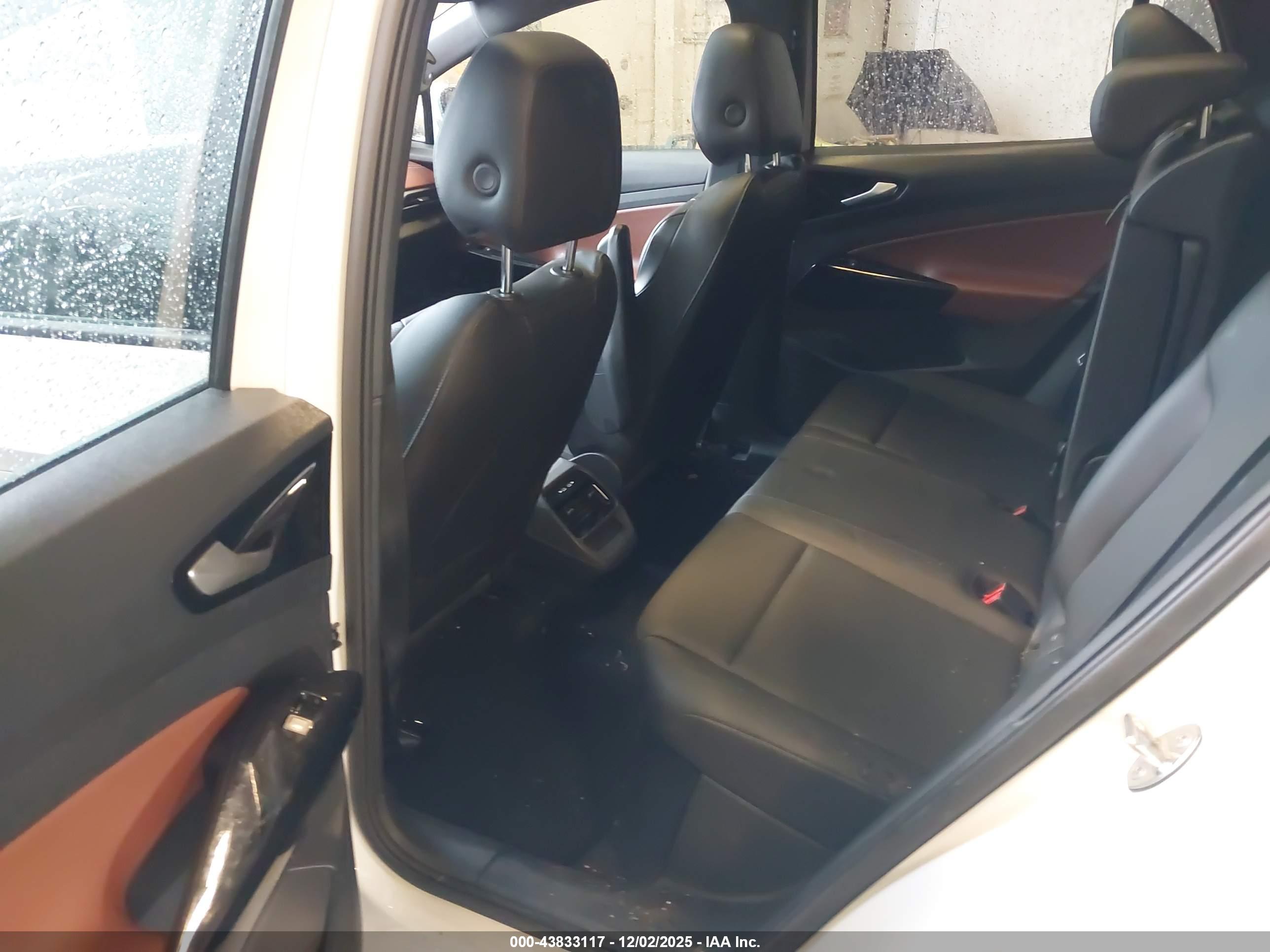 VOLKSWAGEN ID.4 image 8