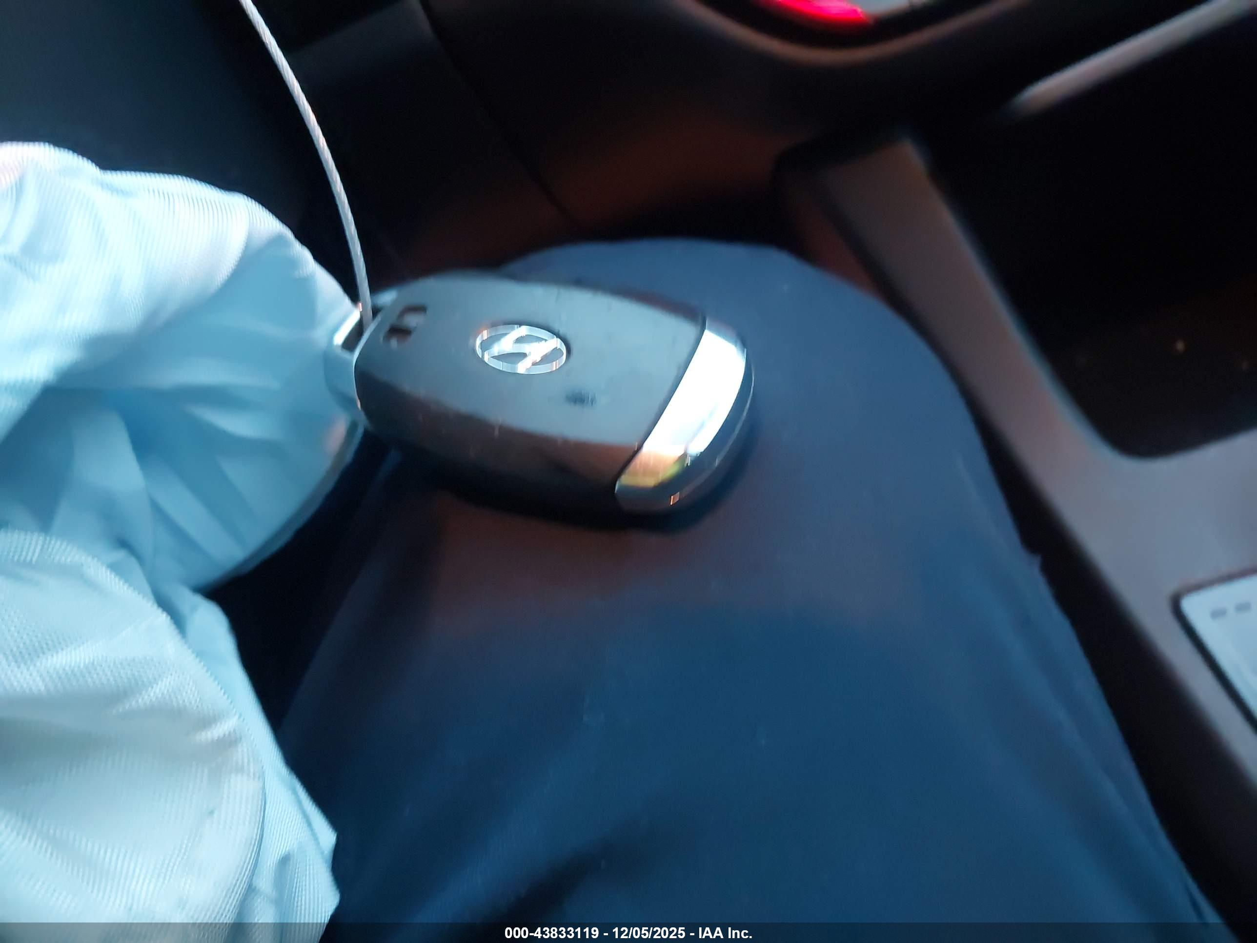 HYUNDAI ELANTRA image 11